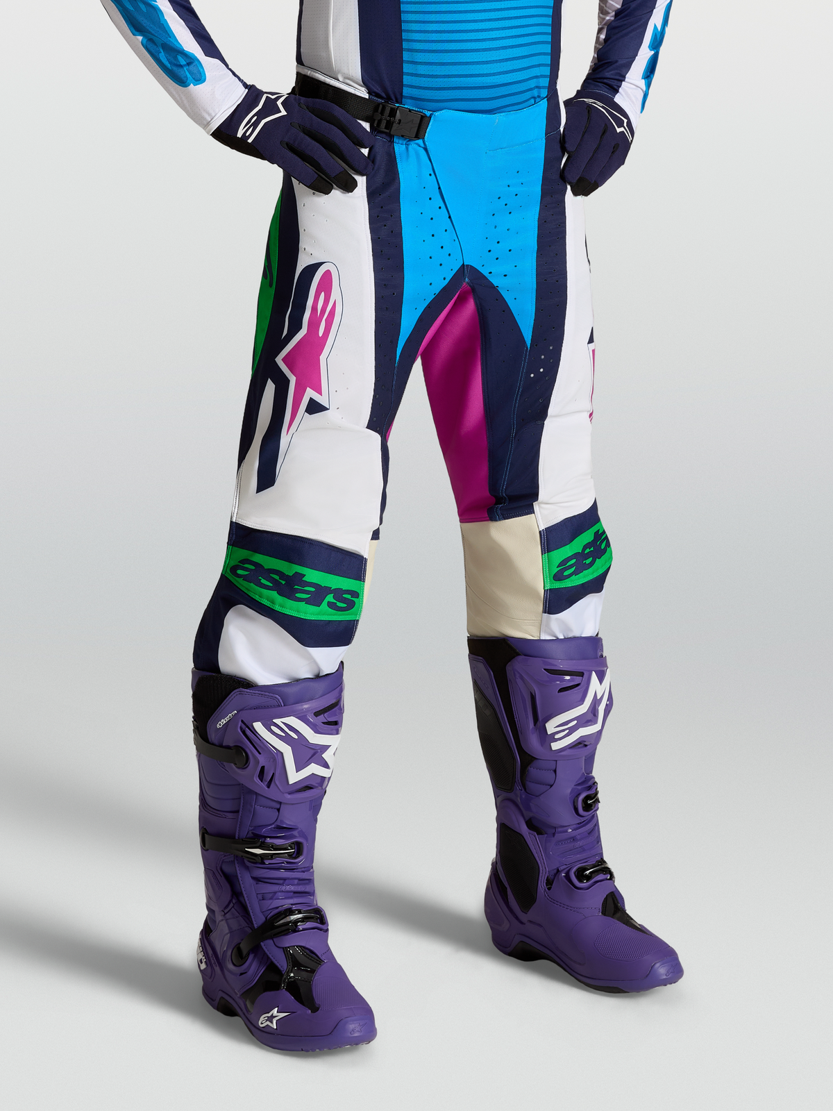Alpinestars Pantalones Techstar Maven, pantalones de motocross para hombre, azules y blancos, con paneles elásticos, cierre magnético y construcción 600D duradera