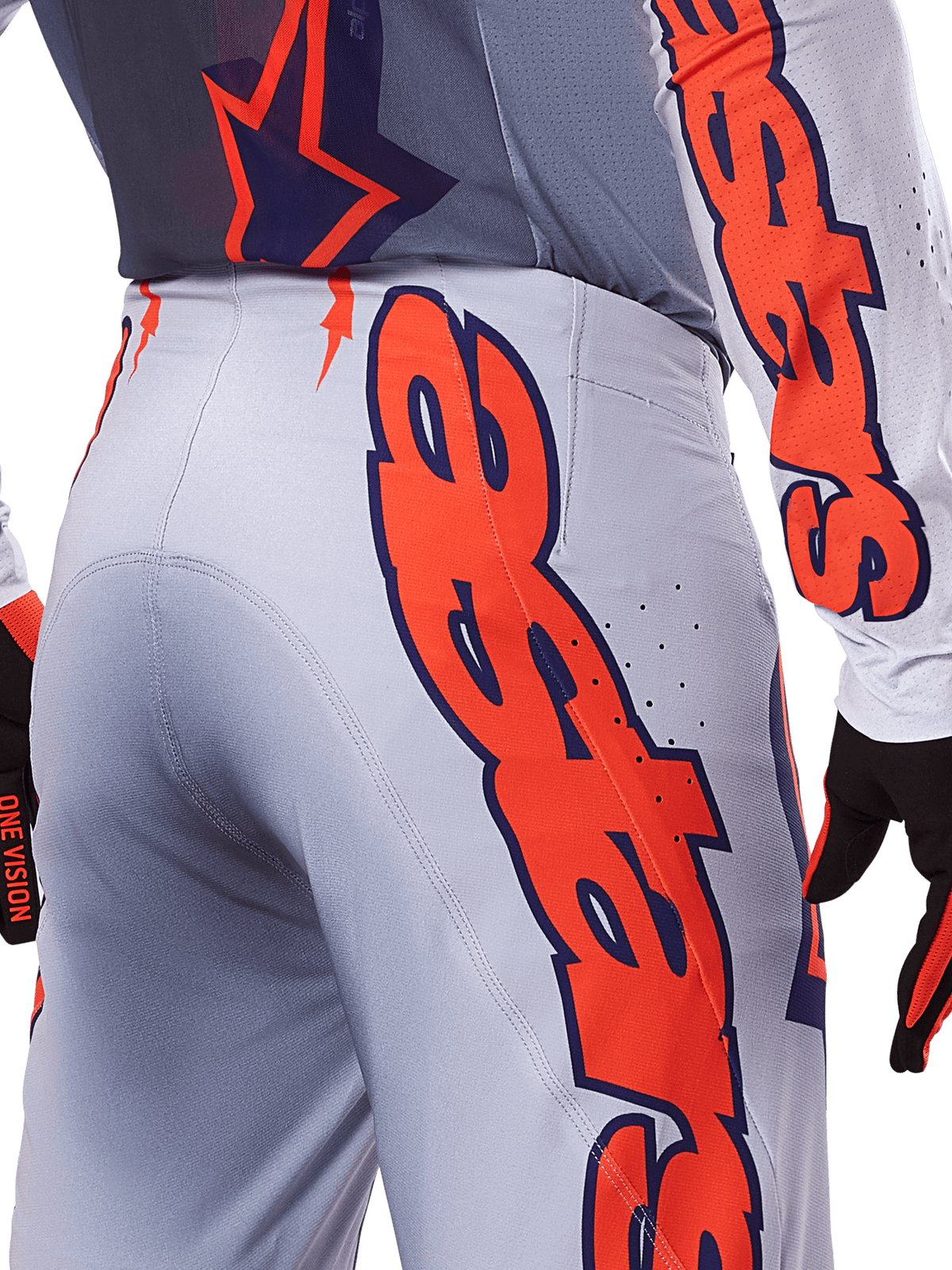 Alpinestars 2025 Supertech Lipan Jersey y Pantalones, conjunto de equipo de motocross, gris y naranja flúor, primer plano del lateral y la parte trasera con gran logotipo naranja de Alpinestars, tejido rip-stop de rendimiento con ventilación perforada