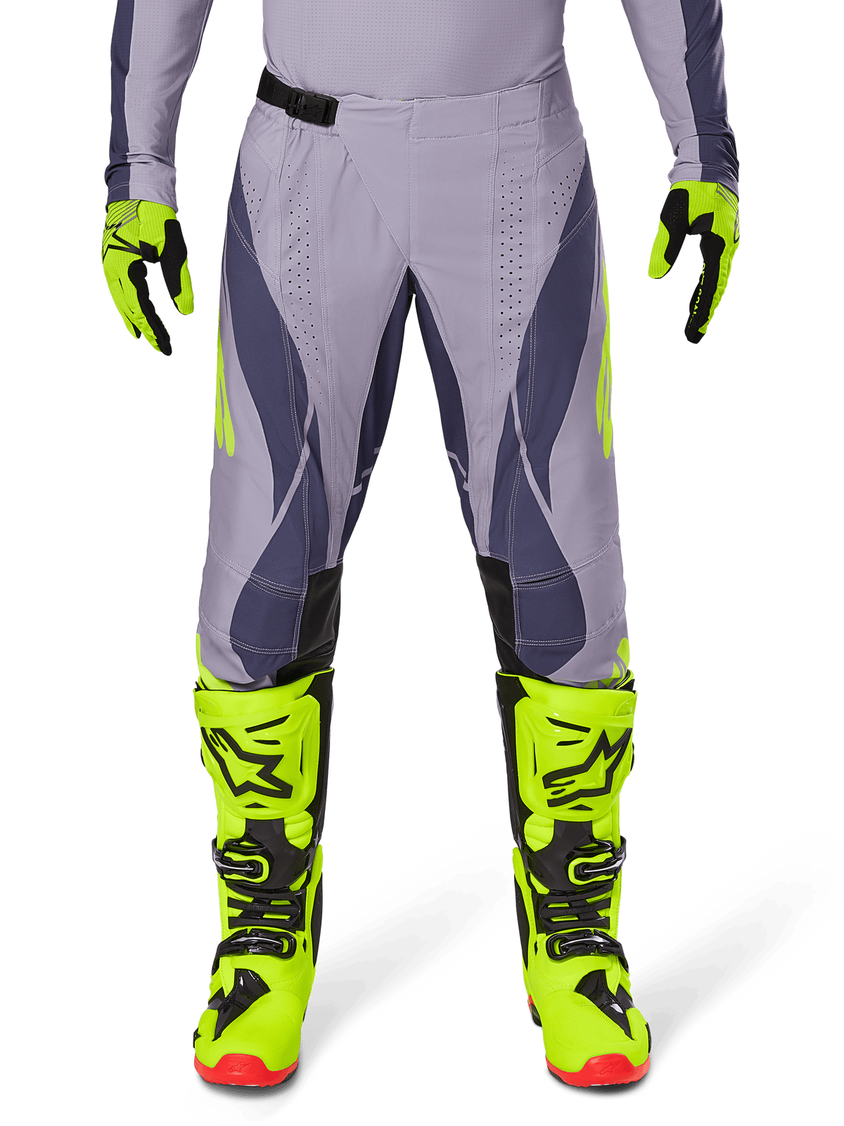 Pantalones Alpinestars Techstar Dreem 2025, pantalones de motocross, gris claro y gris oscuro con detalles amarillo neón, combinados con botas y guantes amarillo neón, ventilación cortada por láser, hebillas negras, suelas de botas rojas, equipamiento profesional de motocross