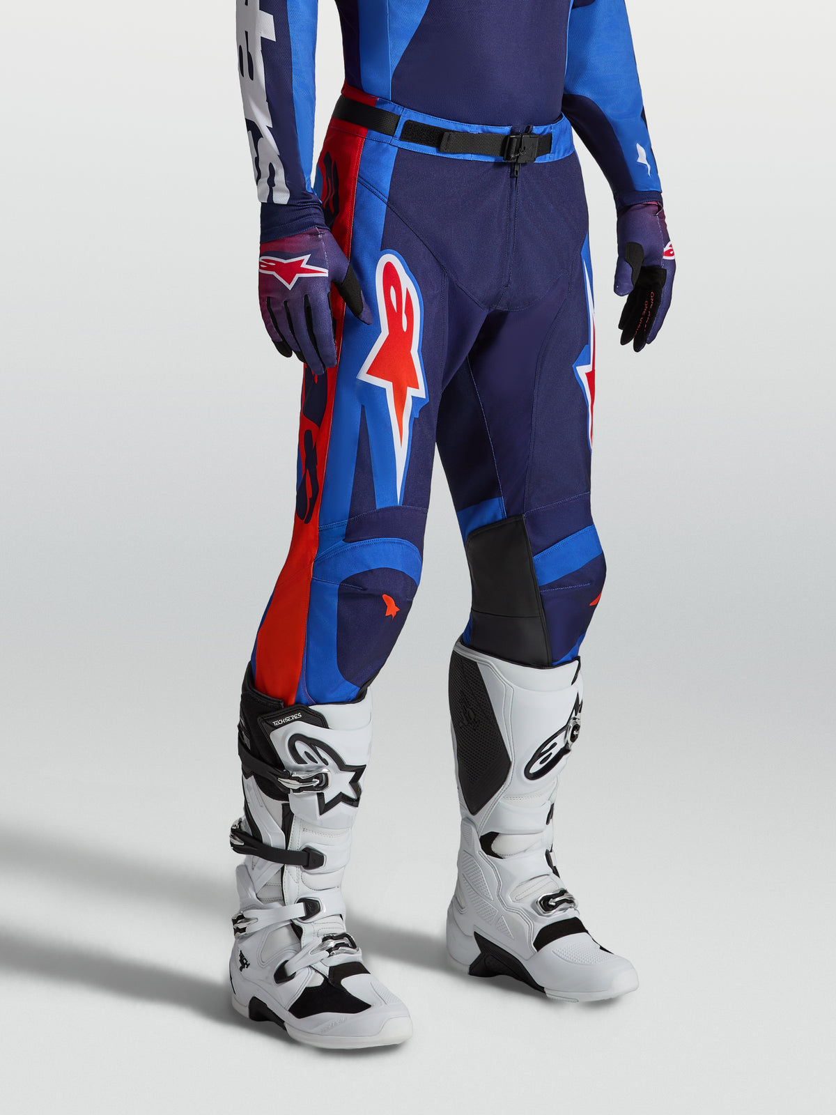 Alpinestars Racer Hunt, pantalones de motocross de hombre, azul y rojo fuego, politejido 600D, ajuste ergonómico de carrera.