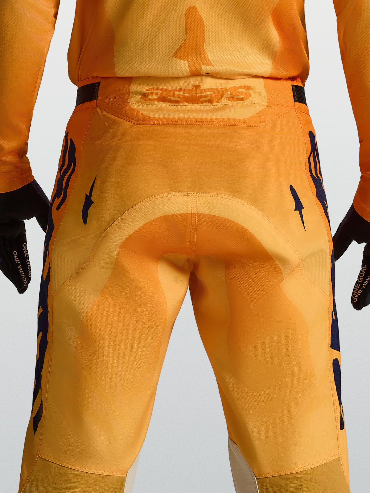 Pantalones de motocross Alpinestars Racer Amber para hombre, naranja y azul oscuro, con asiento reforzado y logo Astars.