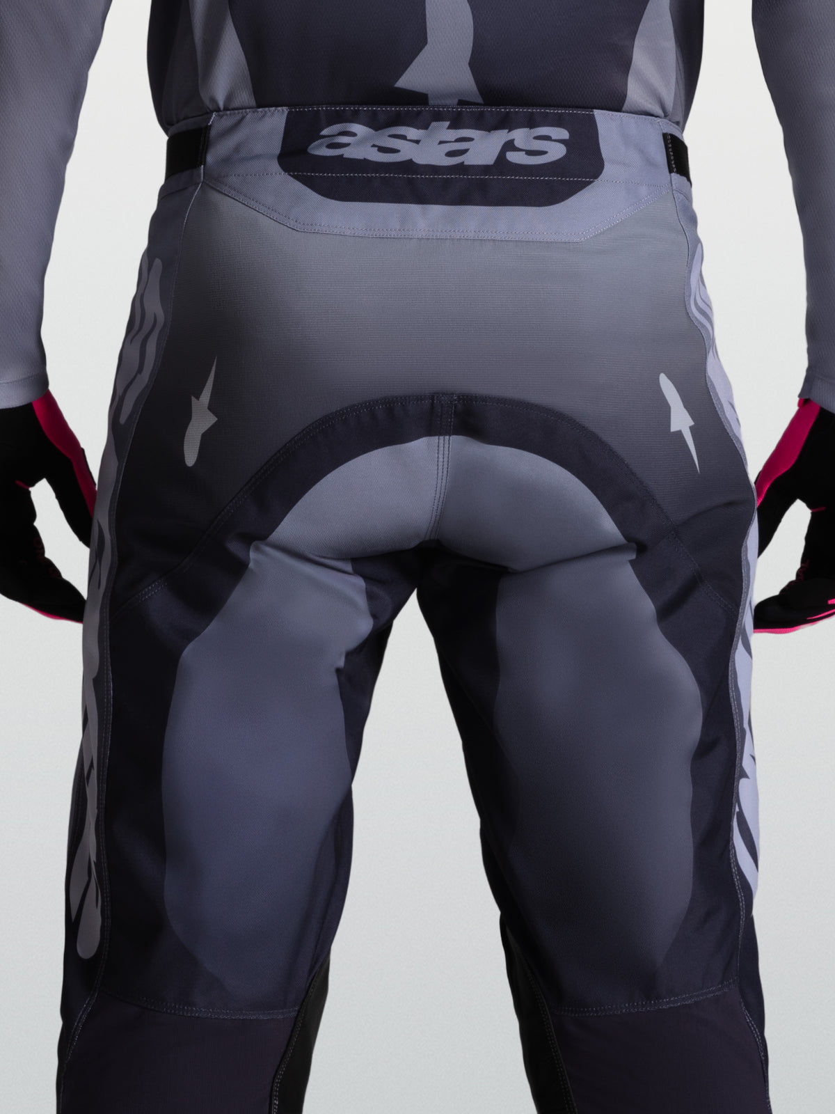 Alpinestars Racer Amber, pantalones de motocross para hombre, grises, con asiento trasero reforzado y logo astars.