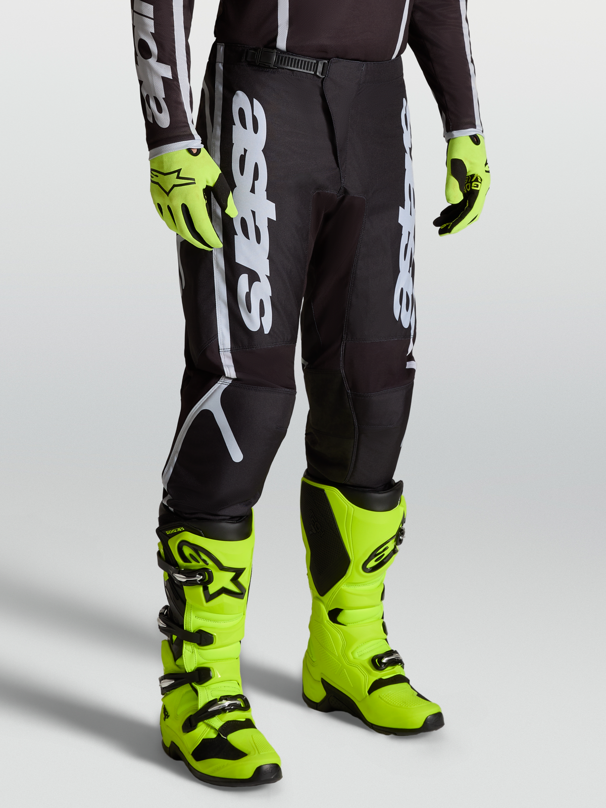 Pantalones Alpinestars Fluid Apex V2, negros y plateados, equipo de motocross para hombre con botas amarillas