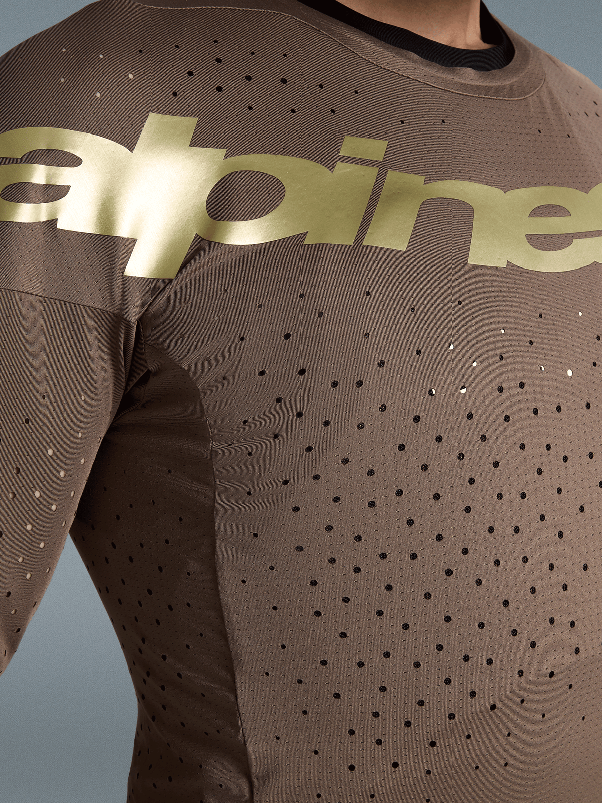 Jersey Alpinestars Supertech Air Gold de edición limitada para motocross, marrón y dorado, con perforaciones láser