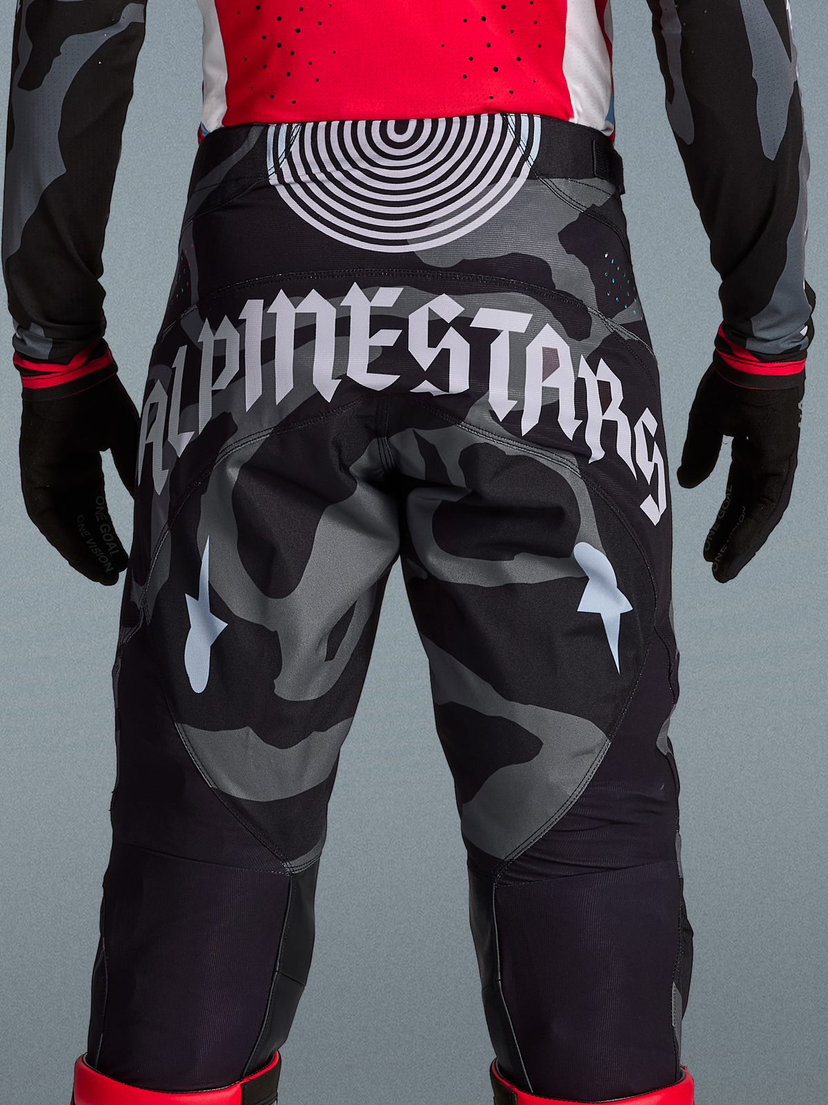 Pantalones Techstar Beast Coast Edición Limitada, camuflaje gris con logo blanco, equipo de motocross de alto rendimiento.