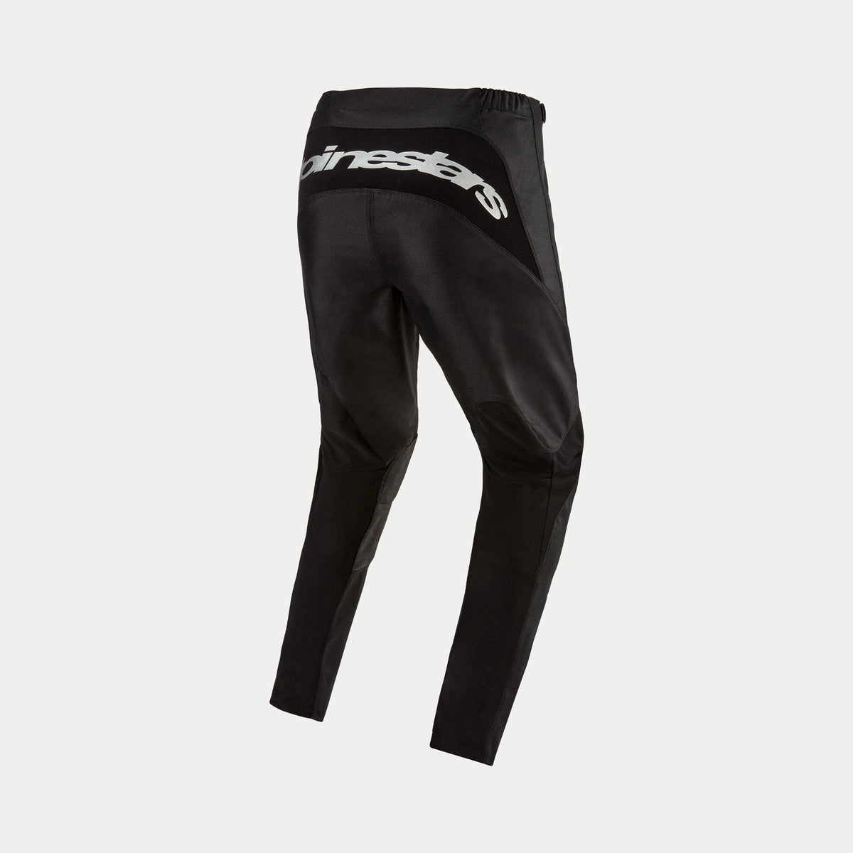 Alpinestars 2024 Fluid Graphite Pants, pantalones de motocross, negro y plateado, vista trasera con el logotipo plateado de Alpinestars en el yugo trasero, diseño deportivo con paneles reforzados, tejido de poliéster duradero para carreras fuera de carretera
