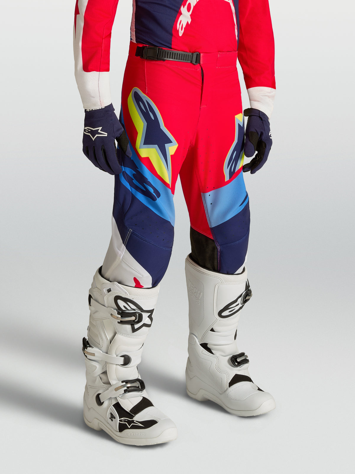 Alpinestars pantalones Supertech Dyna Juvenil, pantalones de motocross para carreras off-road, rojos y azul marino, tejido rip-stop elástico, ajuste atlético con cierre de trinquete