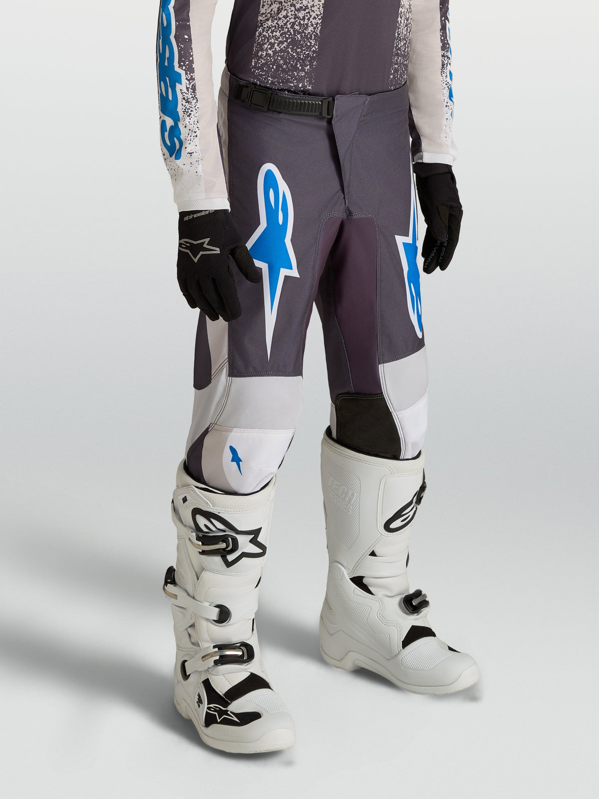 Alpinestars Youth Fluid Drag Pants, Motocross and Off-road Riding Pants, Youth, Gray and Blue with durable 600D polyfabric.