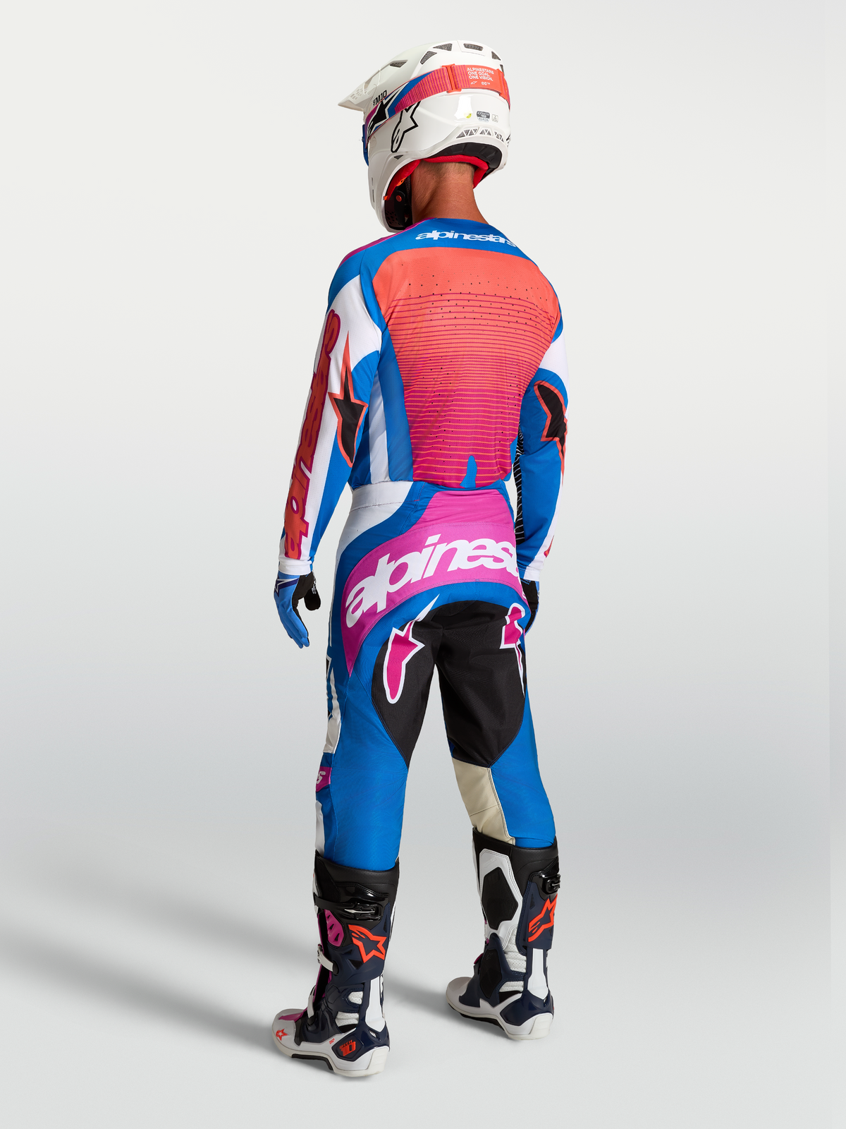 Alpinestars Jersey Techstar Maven y Techstar Maven Gear Set, conjunto de motocross azul y coral para hombre, vista trasera.