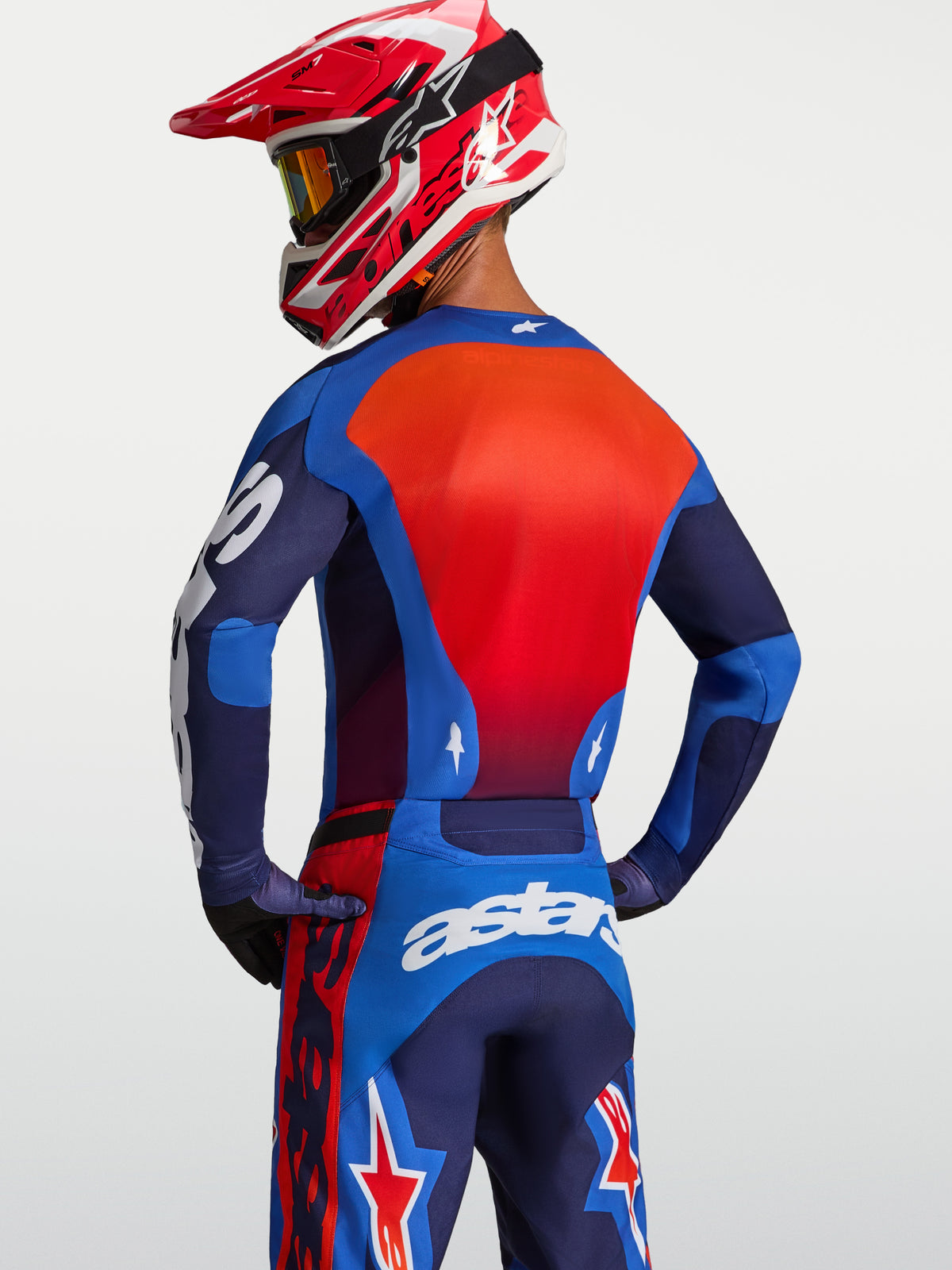 Alpinestars Jersey Racer Hunt, jersey de motocross azul y rojo para hombre, ajuste ergonómico transpirable, vista posterior