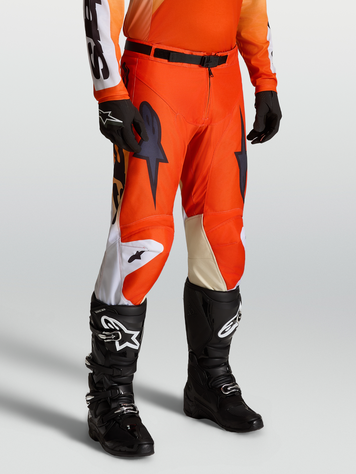 Alpinestars Pantalones Racer Amber, pantalones de motocross para hombre, rojos y negros, con jersey a juego y botas Tech Series