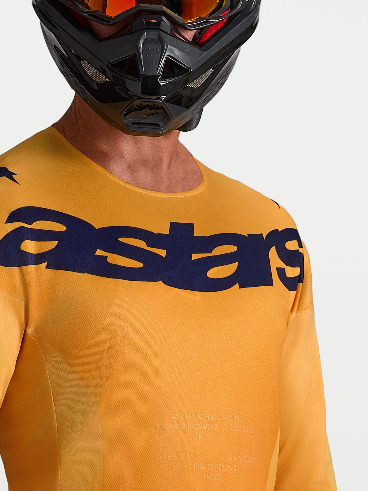 Jersey Racer Amber de Alpinestars, jersey de motocross naranja y azul profundo con logotipo Astars y tejido transpirable.