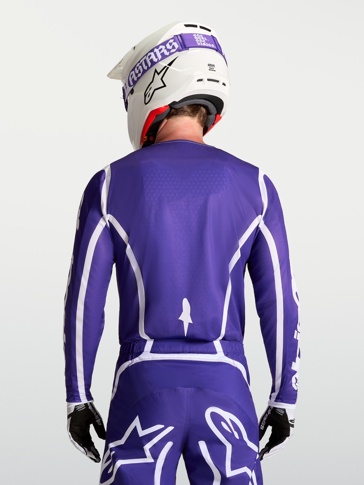 Alpinestars Fluid Apex V2, jersey de motocross para hombre, azul y blanco, vista trasera con pantalones a juego y casco