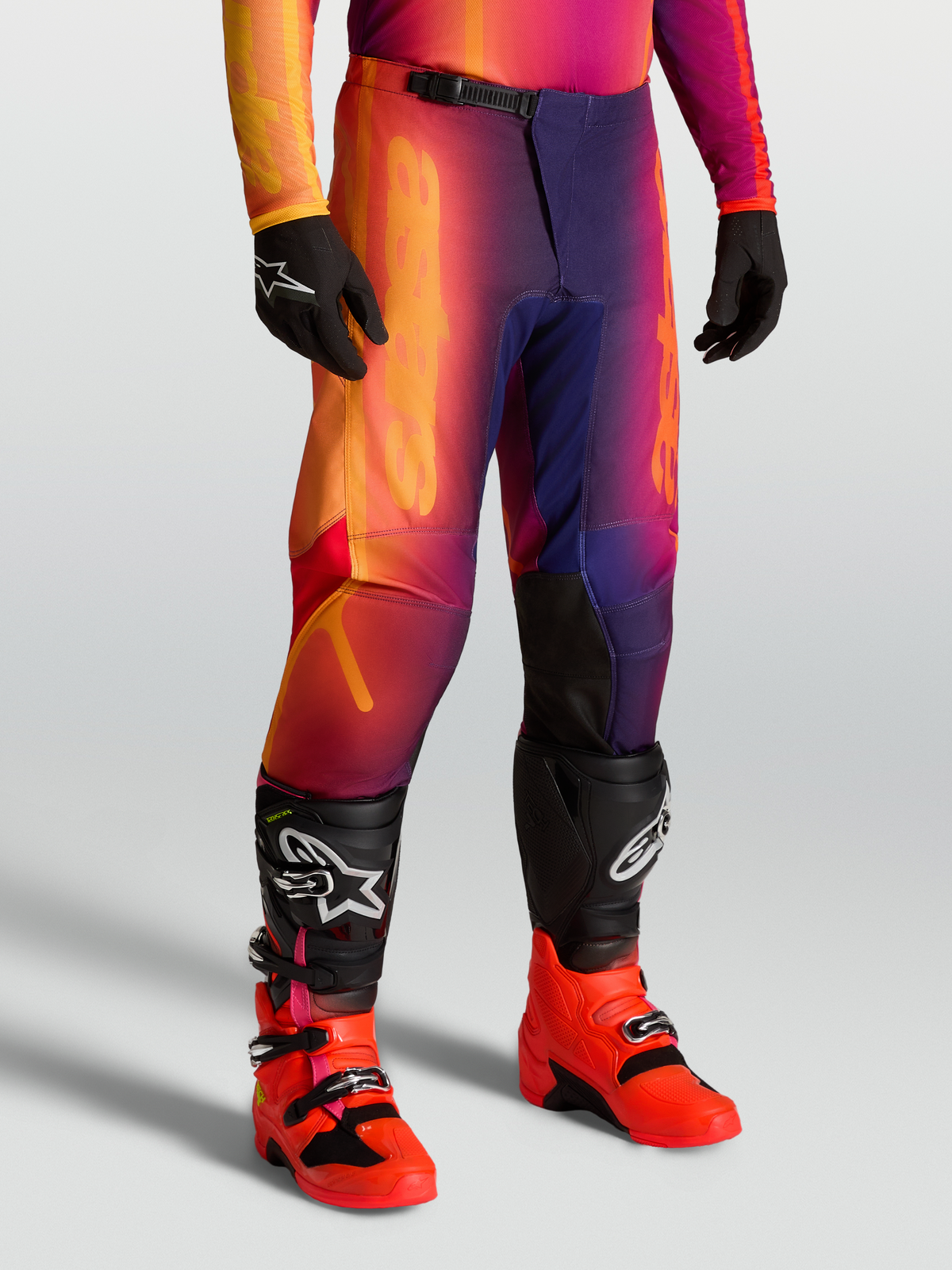 Alpinestars Pantalones Fluid Kepler, para motocross y off-road, morados y naranjas, diseño ergonómico con rodillas reforzadas, ajuste deportivo, usados con botas Tech