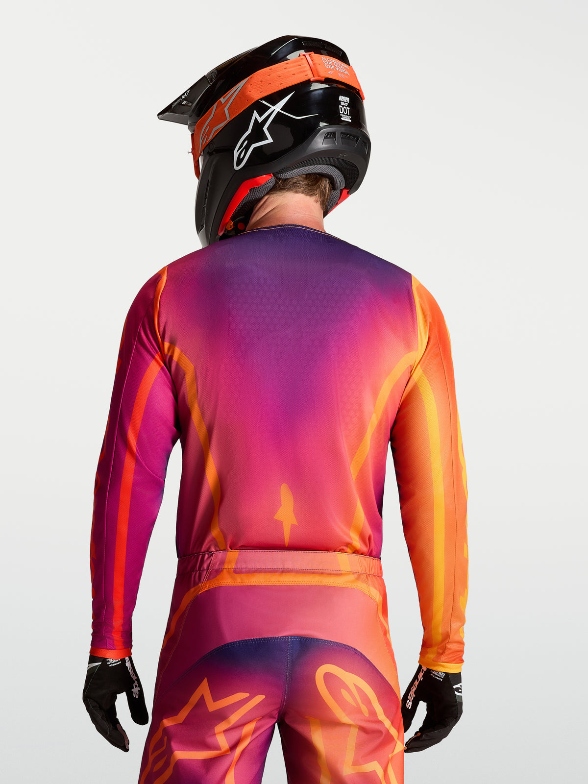 Jersey Alpinestars Fluid Kepler, jersey de motocross para hombre, morado y naranja, polifabricado ligero, vista trasera.