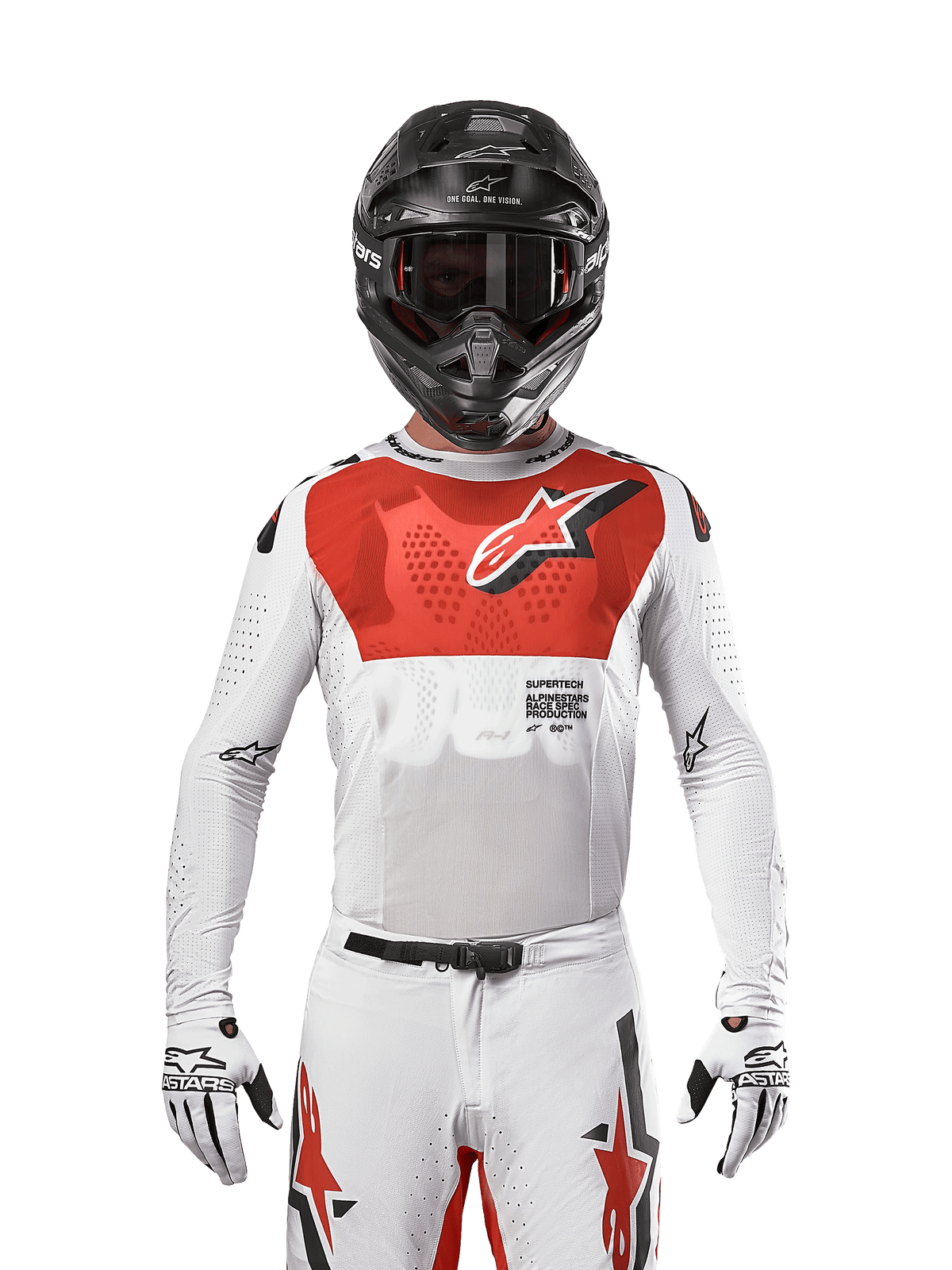 Piloto de motocross con el jersey Alpinestars Supertech Ward 2024 en White Hot Orange, jersey de malla elástica blanca con un gráfico rojo prominente en el pecho y el logo, casco negro con gafas oscuras, guantes blancos, equipamiento de nivel profesional para rendimiento off-road