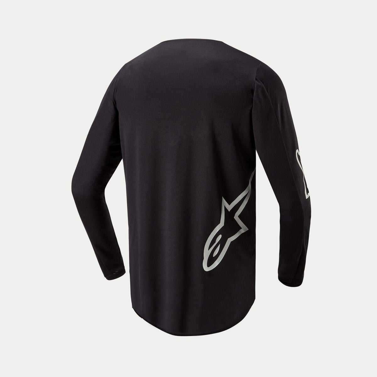 Alpinestars 2024 Fluid Graphite Jersey, jersey de motocross, negro y plateado, vista trasera con logotipo de estrella plateada en la parte inferior lateral, diseño de manga larga con parte trasera más larga para mayor cobertura en conducción off-road.
