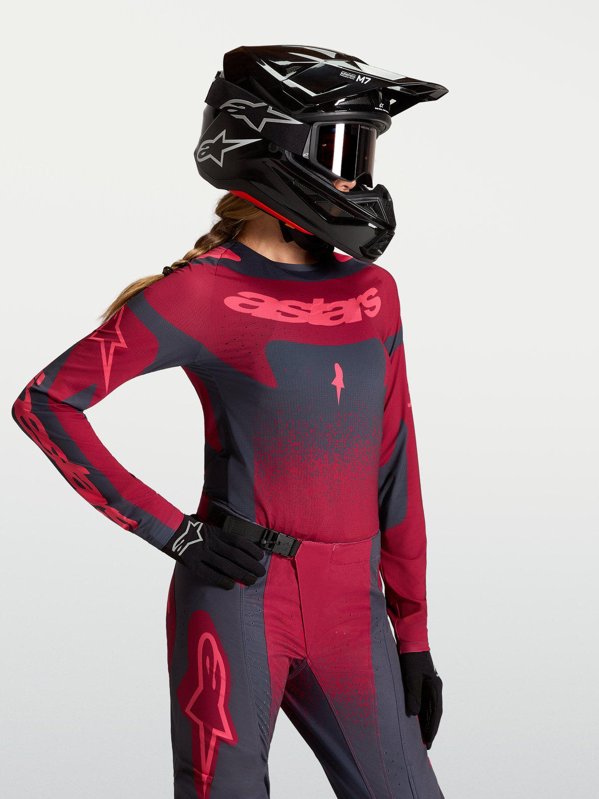 Alpinestars Stella Techstar Swan Jersey, jersey de motocross para mujer, carmesí y gris oscuro, ajuste deportivo de carrera con ventilación láser, modelo con equipamiento completo de off-road