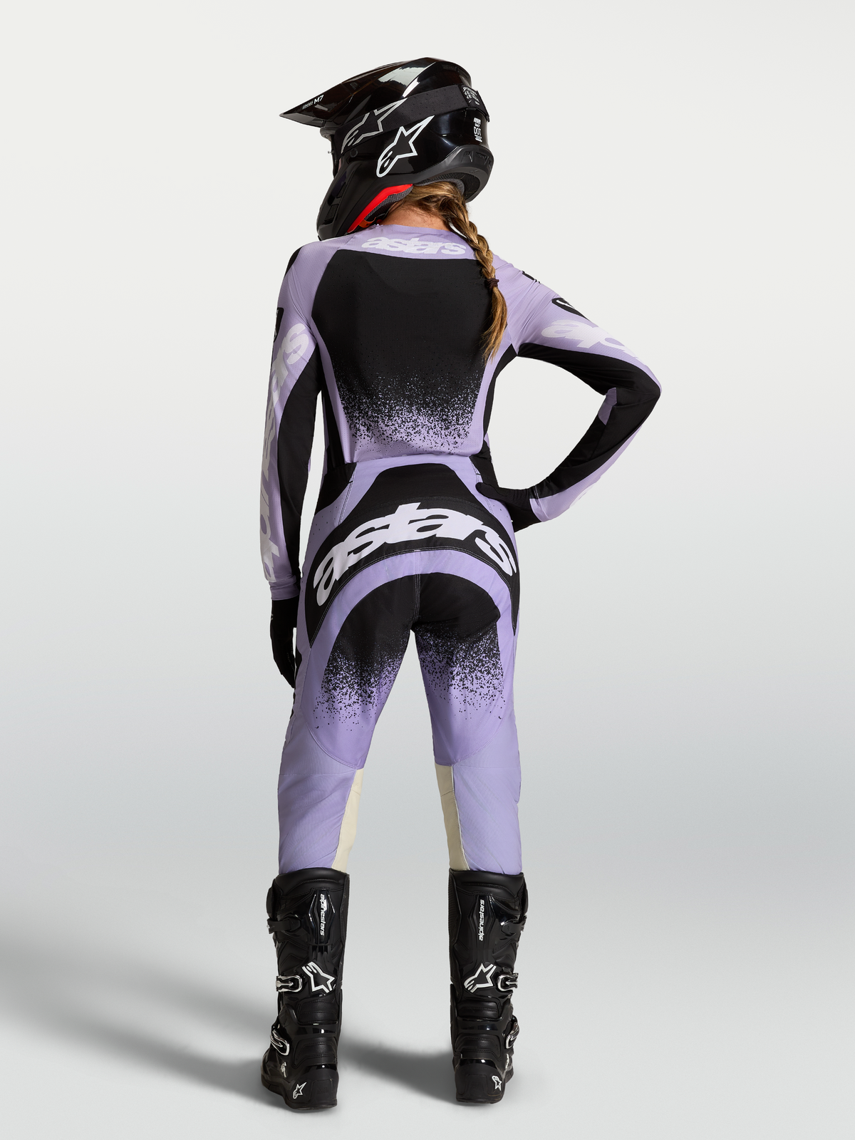 Alpinestars Stella Techstar Swan, jersey y conjunto de motocross para mujer en violeta claro y negro, vista trasera.