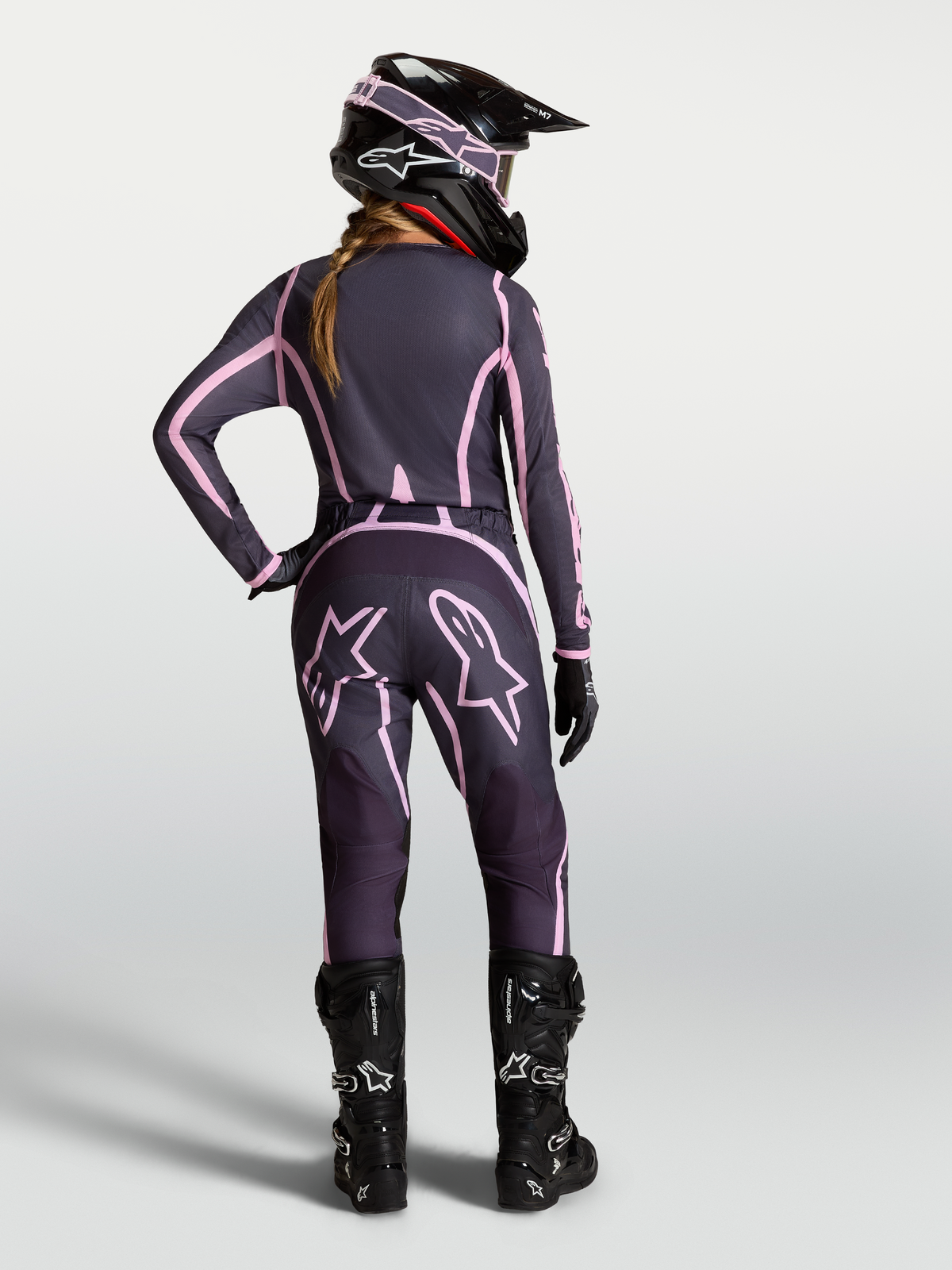 Alpinestars Stella Fluid Apex V2, jersey y conjunto de motocross para mujer, gris y rosa, vista trasera del equipo off-road