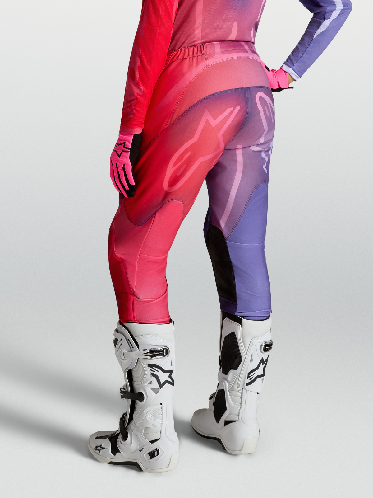 Alpinestars Stella Fluid Kepler, pantalones de motocross para mujer, morados y rojos, con diseño de piernas precurvadas, paneles elásticos y ajuste deportivo para conducción off-road