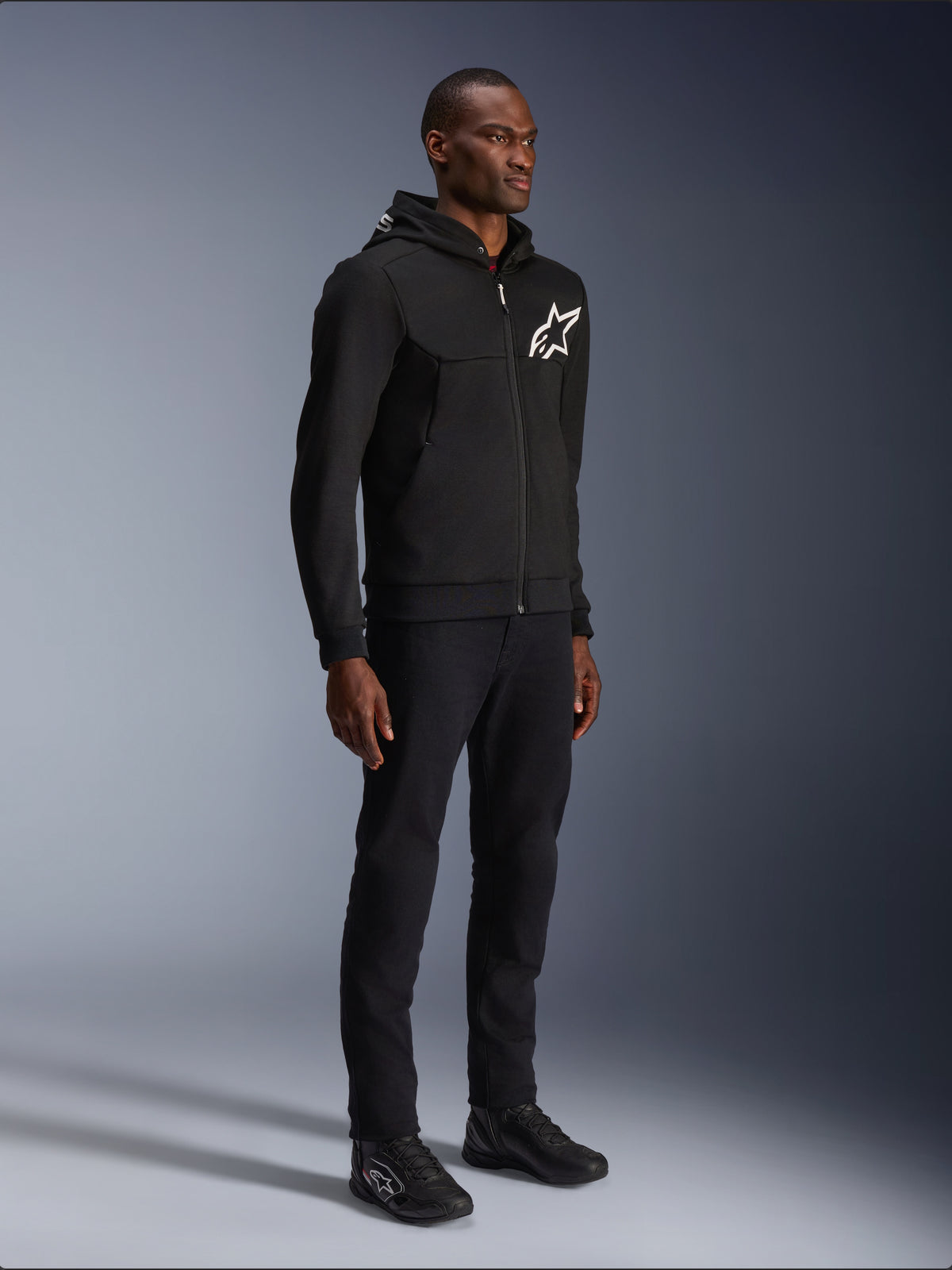 Alpinestars Chrome V2 Sport, sudadera de moto urbana para hombre, negra y blanca, forro polar técnico, certificada CE y compatible con Tech-Air®.