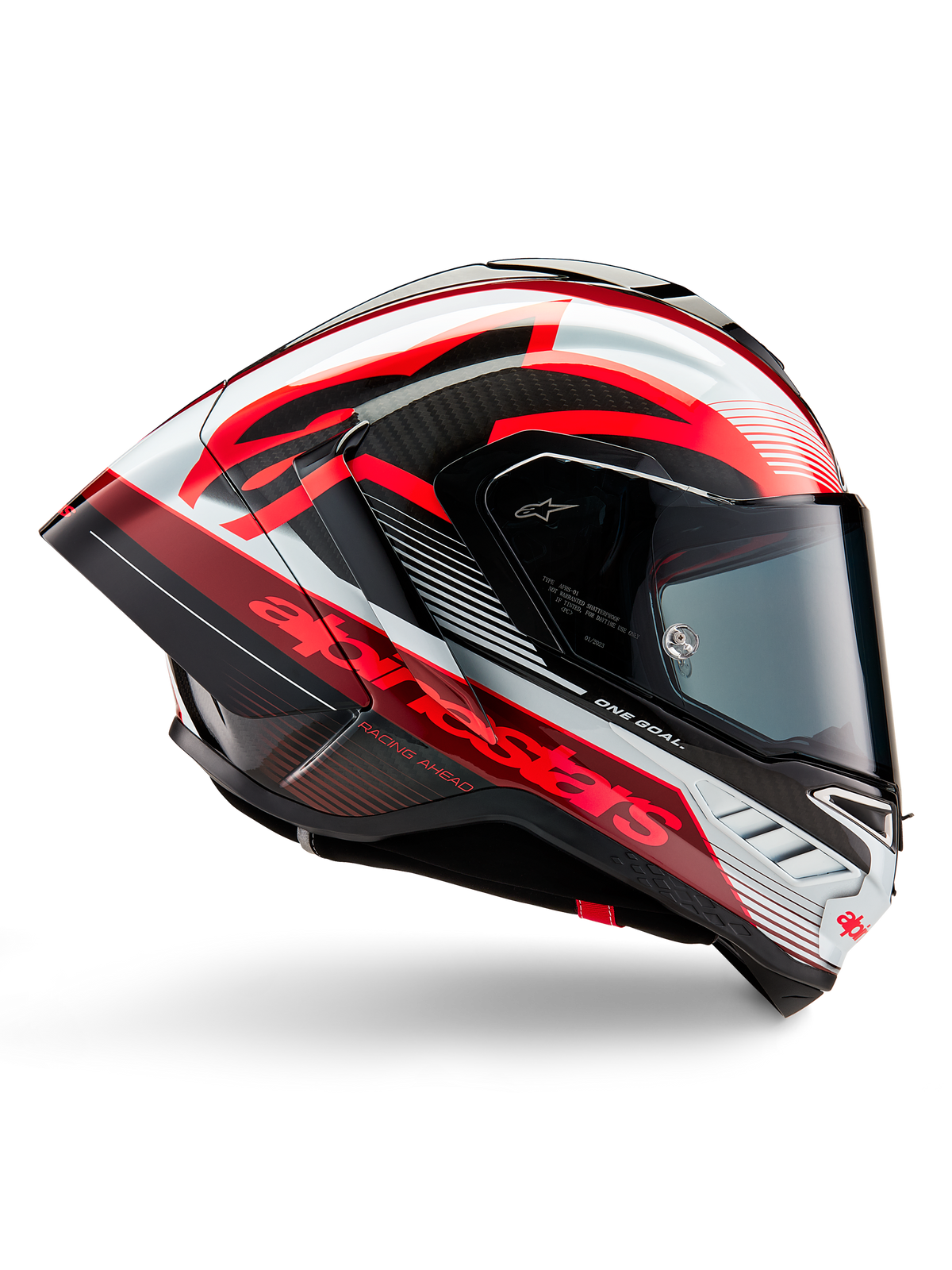 Casco Alpinestars Supertech R10 Team, casco de moto para competición, carbono negro con gráficos brillantes en rojo y blanco, vista de perfil aerodinámico con visera oscura, detalles de fibra de carbono y marca en rojo llamativo, equipamiento de carreras de alto rendimiento