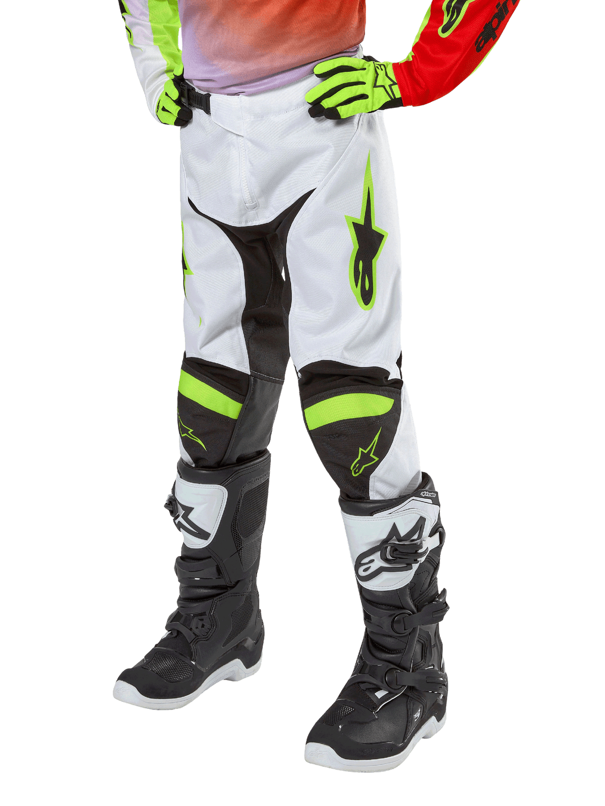 Alpinestars Youth 2024 Racer Lucent Pants, pantalones de motocross juveniles, blanco, rojo neón y amarillo flúor, vista de la parte inferior con paneles elásticos negros y detalles neón, combinados con botas de carreras blancas y negras y guantes amarillo neón, equipamiento técnico de off-road para jóvenes