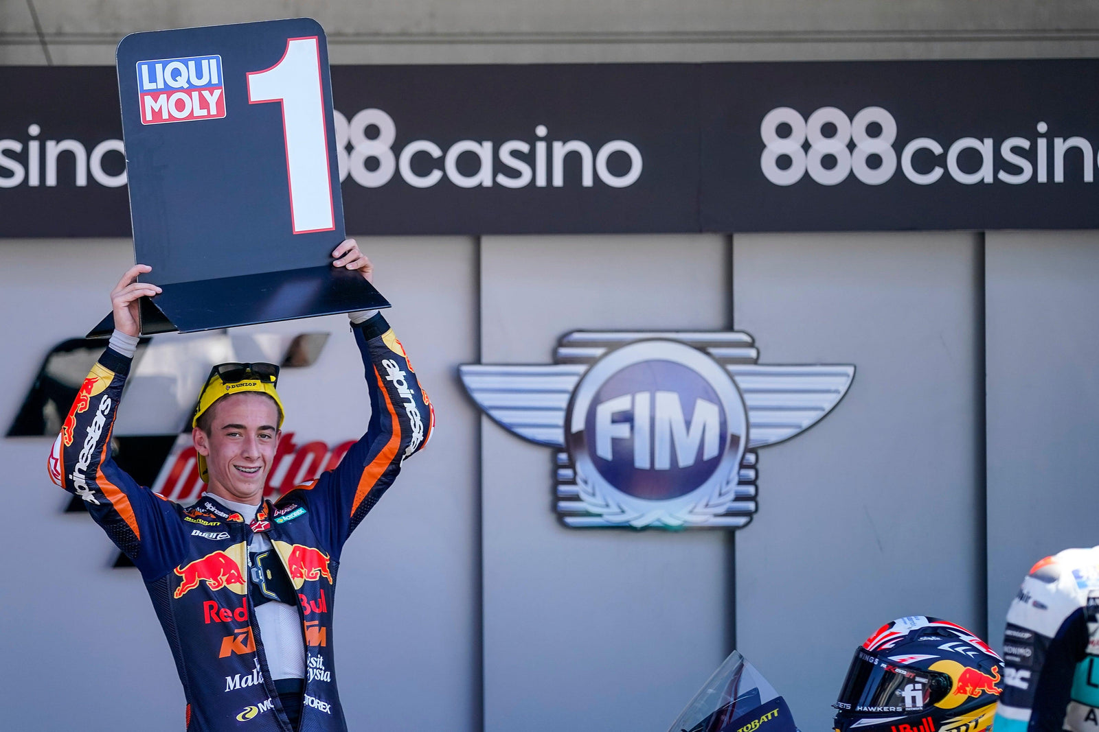 Pedro Acosta asegura una victoria sensacional de Moto3 con pase de última vuelta perfectamente ejecutado en Portimao