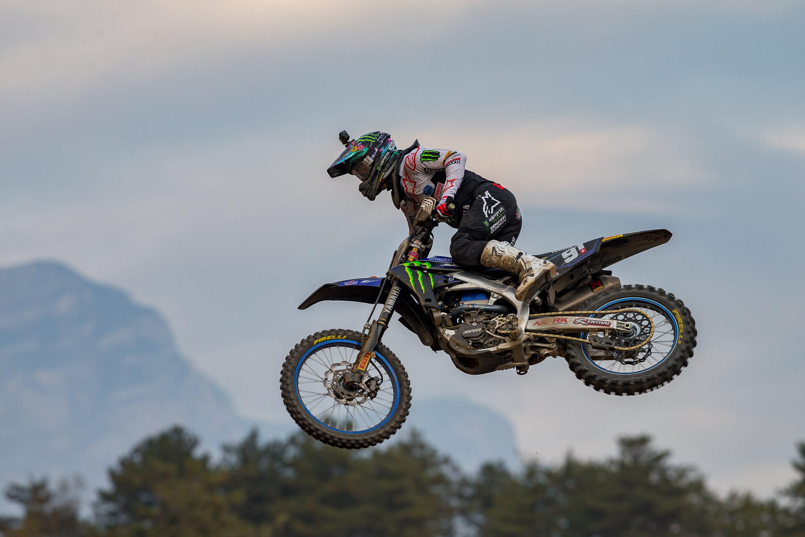 Jeremy Seewer de alto vuelo gana MXGP de Garda, Italia; Romain febvre se arrebata tercero