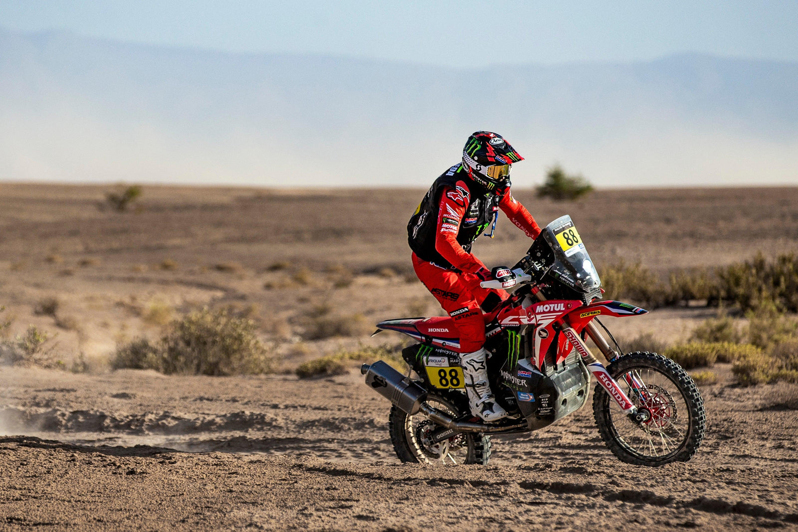 Alpinestars Podium Lock-Out como Joan Barreda sale victorioso en la etapa uno de Rallye du Maroc
