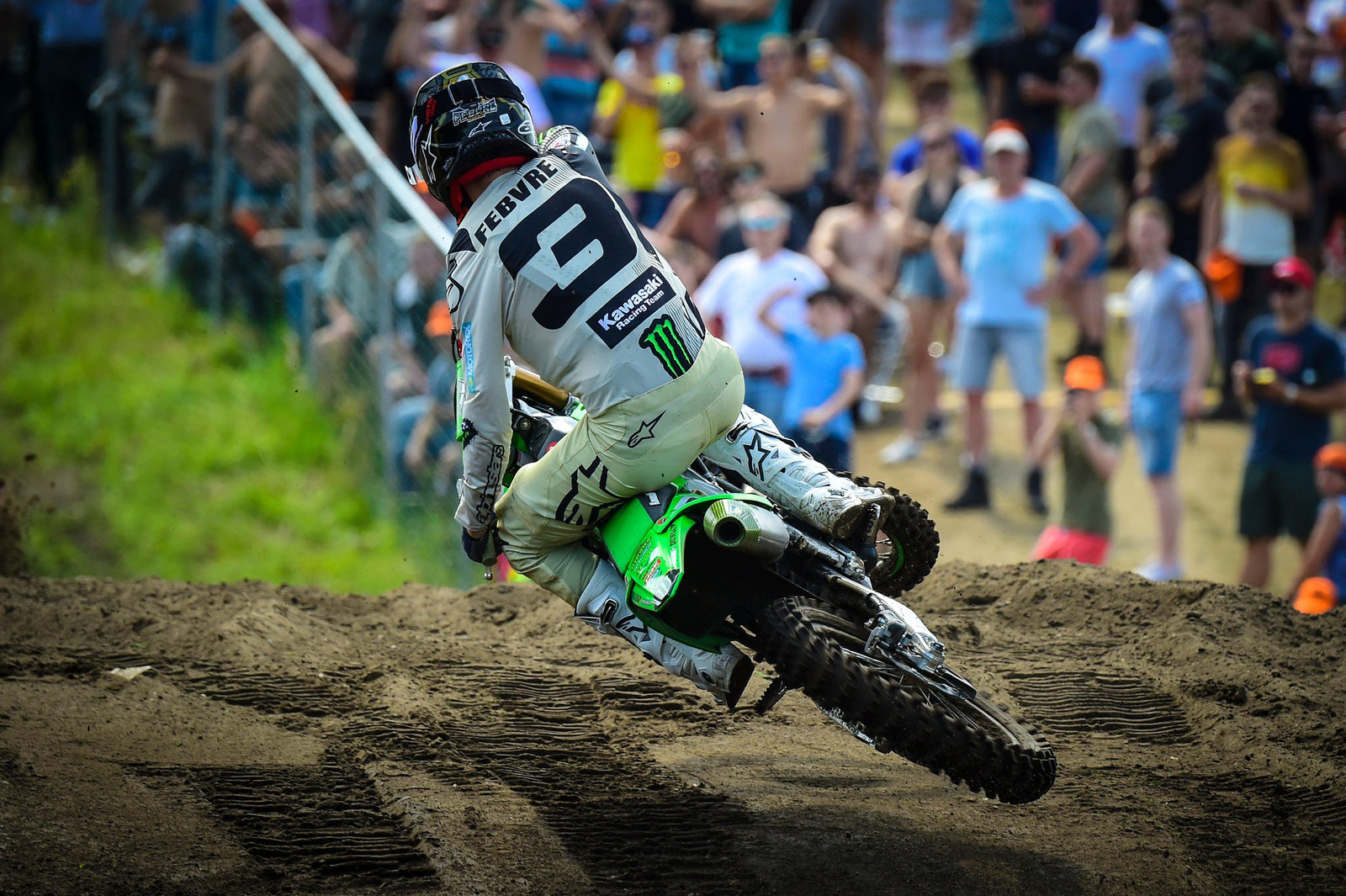 Strong Performance ve a Romain Febvre en la mezcla para la gloria MXGP en los Países Bajos