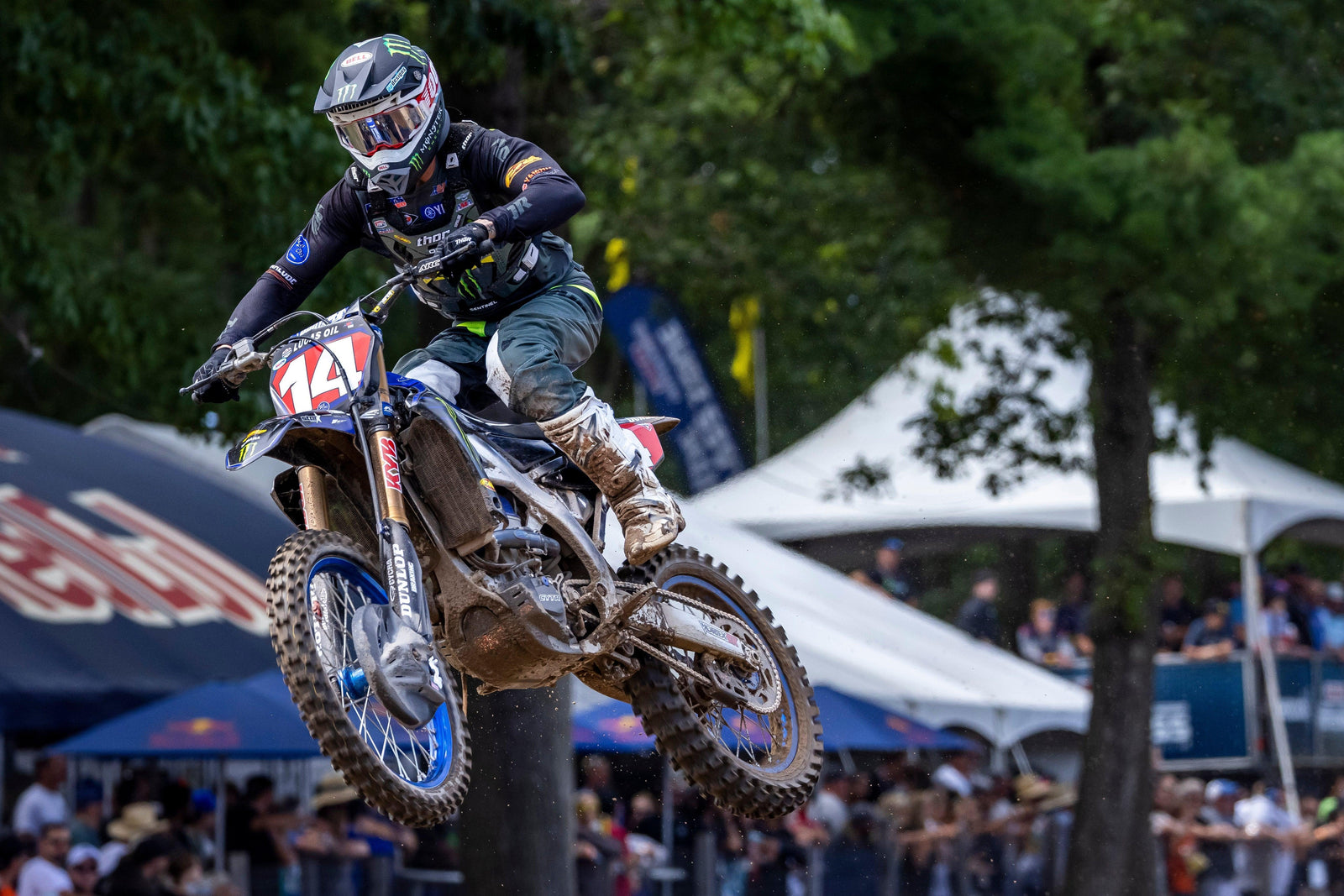 Dylan Ferrandis Powers de alto vuelo a la victoria de AMA 450mx en Southwick National, Massachusetts