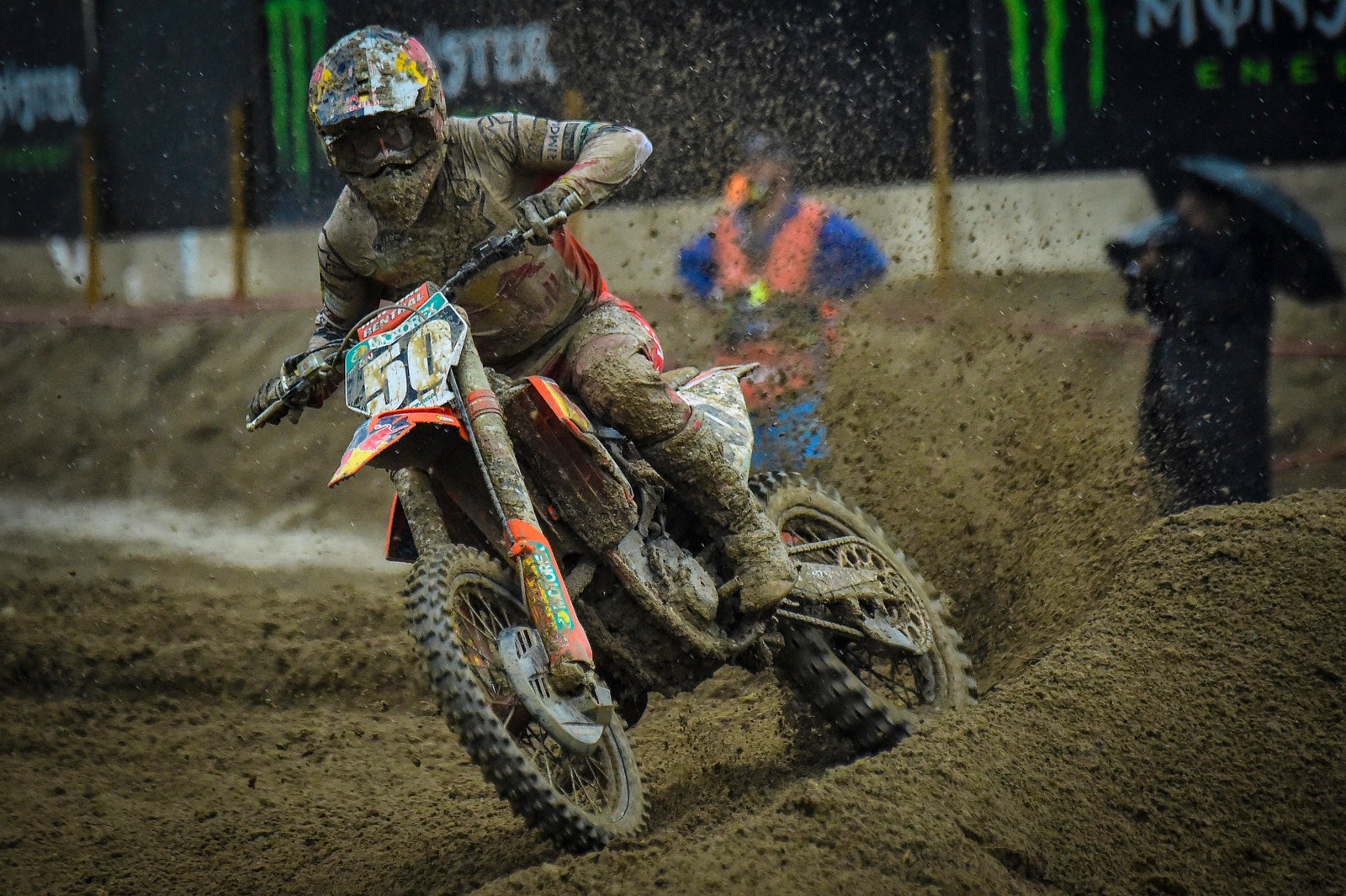 Rene Hofer gana MX2 en FIM Motocross of Nations en Mantova, Italia