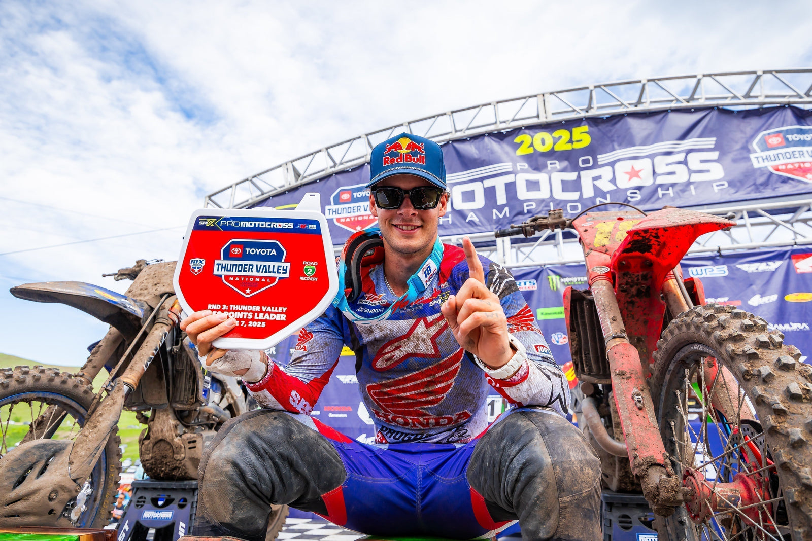 Por qué el equipamiento MX de Jett Lawrence domina la pista 