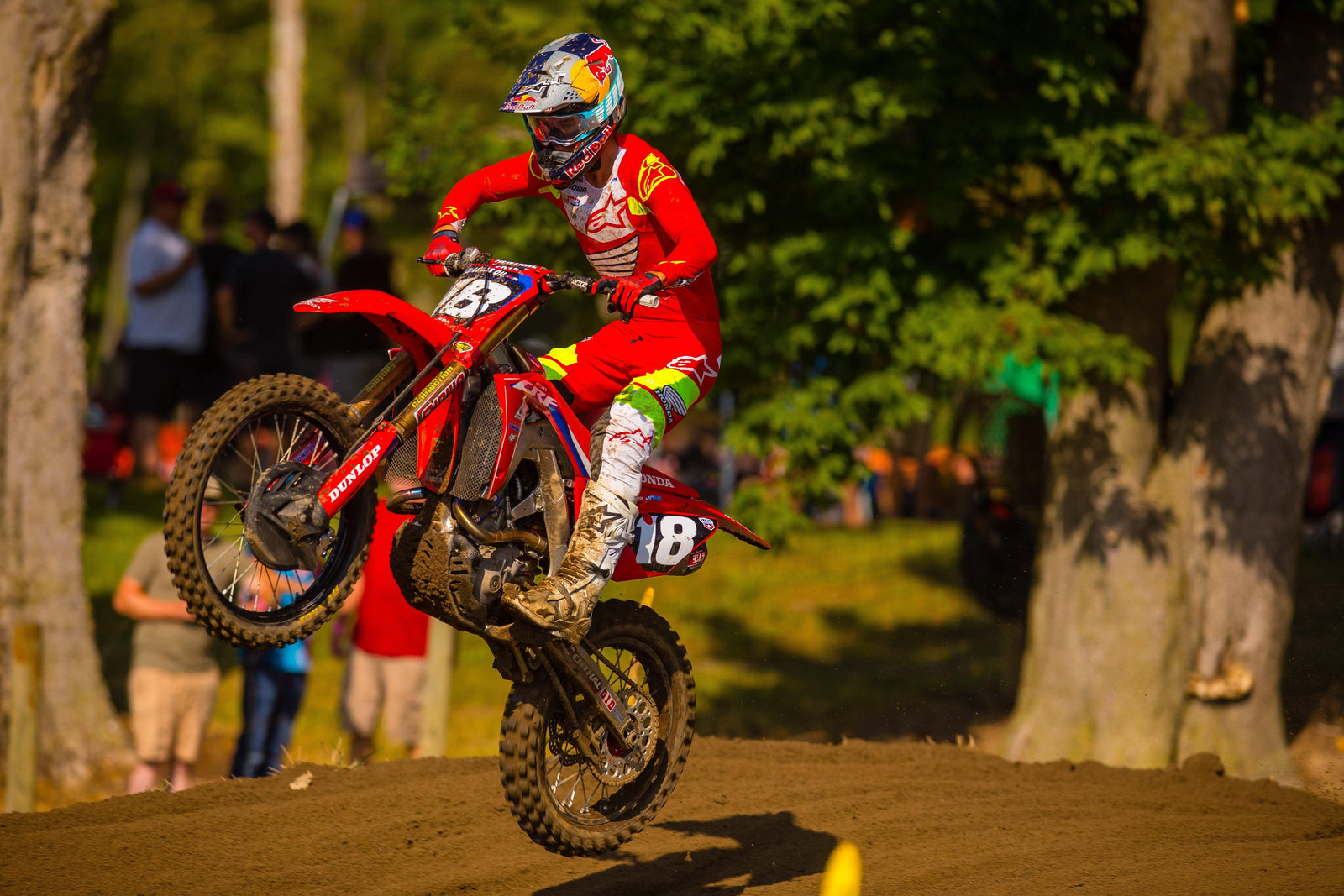 Jett Lawrence gana las carreras de Ironman 250MX para hacerse cargo del campeonato; Justin Cooper segundo