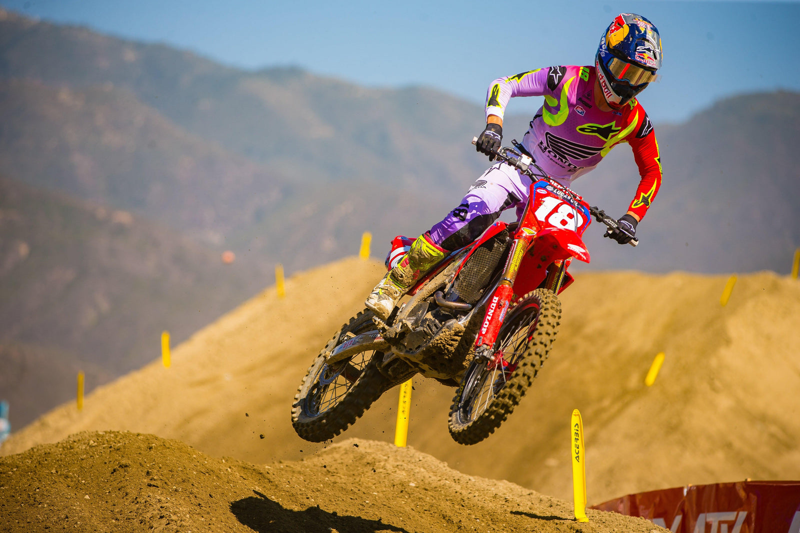 Bloqueo de podio como Jett Lawrence ofrece una impresionante doble victoria en las carreras de Motocross AMA 250 Pro en Pala