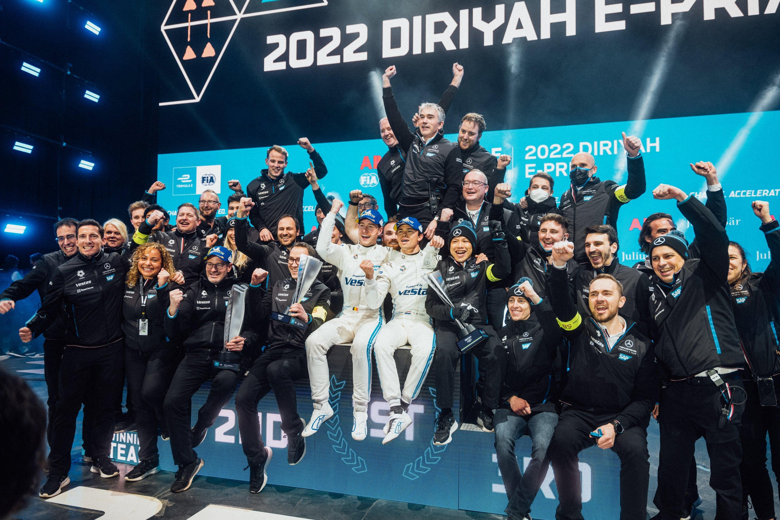 NYCK DE VRIES Bordes compañero de equipo Stoffel Vandoorne en Diriyah FIA Formula E Errillador E-Prix en Arabia Saudita