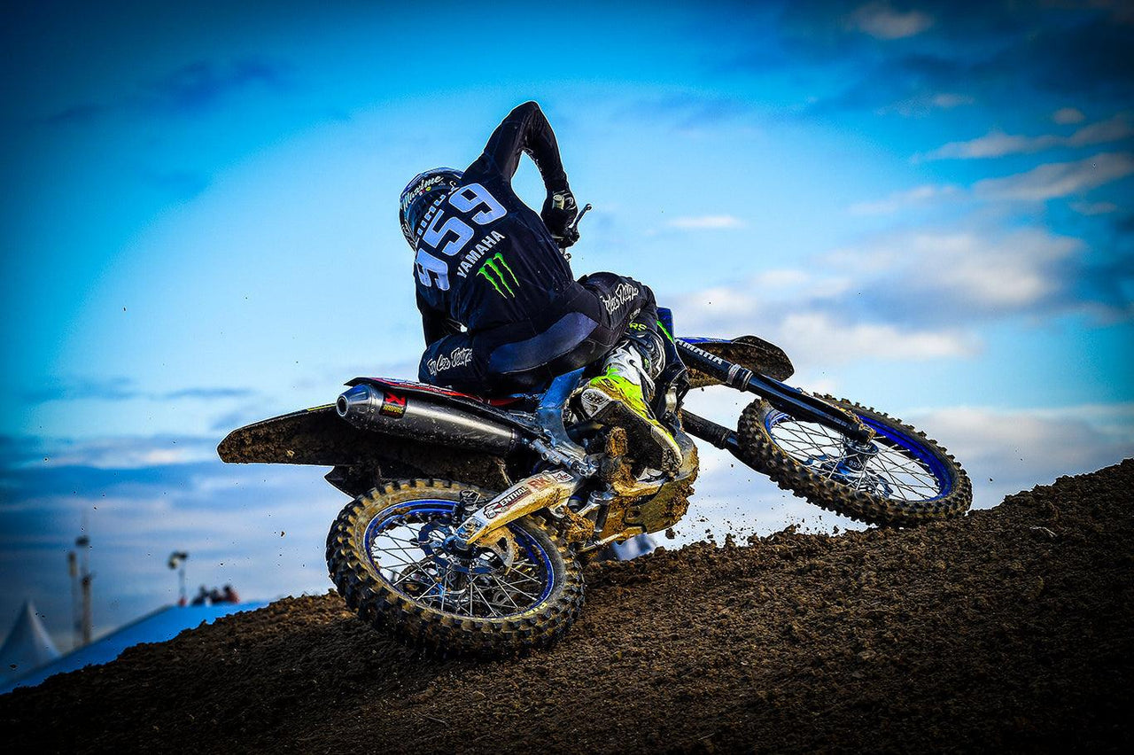 Maxime Renaux Bordes Tom Vialle en feroz lucha por los honores de MX2 en España