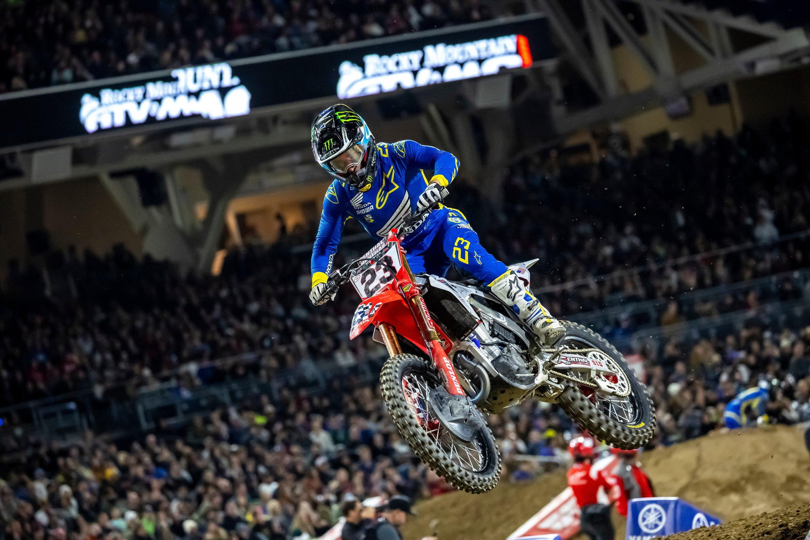 Chase Sexton asalda a 450sx Victoria mientras Alpinestars bloquea el podio en San Diego, California