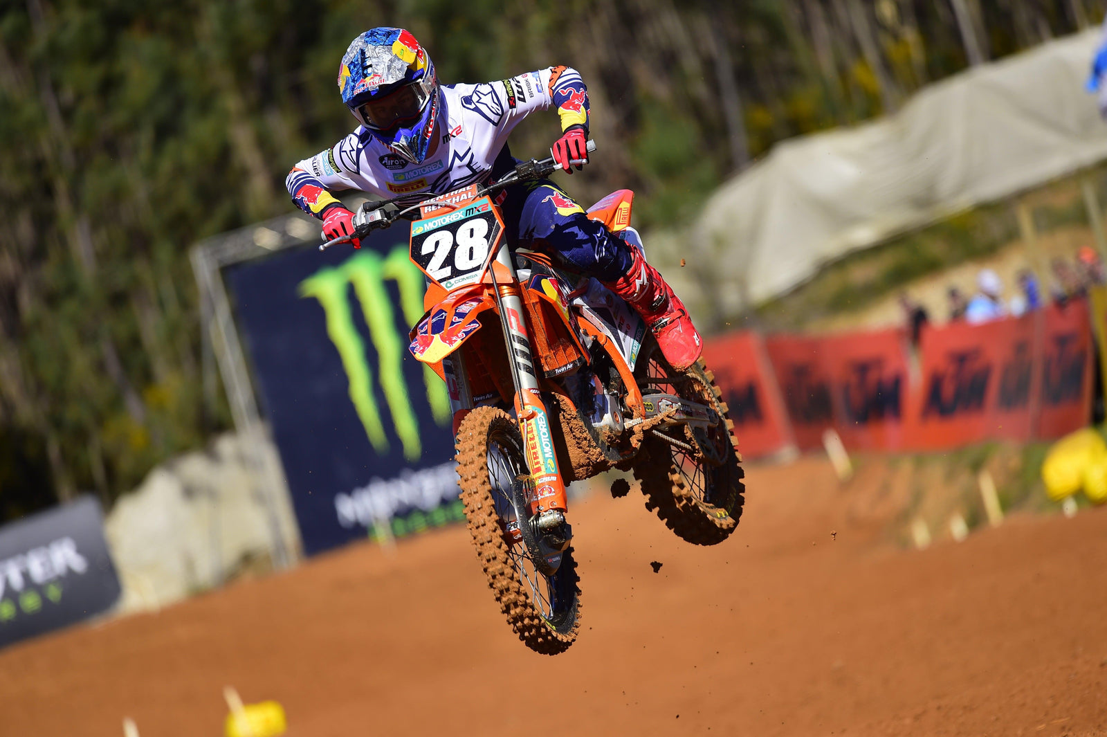 Tom Vialle y Jago Geerts ganan MX2 Motos en Agueda, Portugal Double Podium para alpinestars