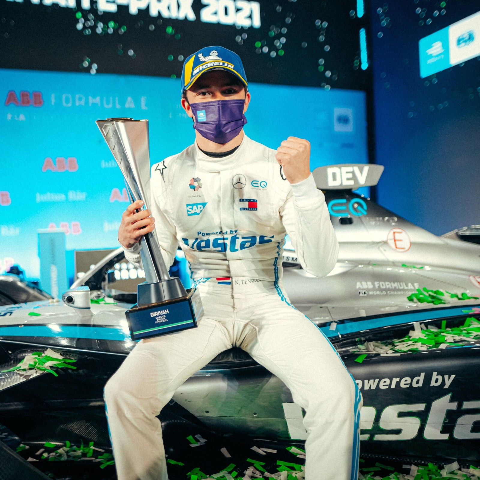 NYCK DE VRIES domina la fórmula E de apertura E-E-E-ER en Arabia Saudita; Mitch Evans poderes al tercero