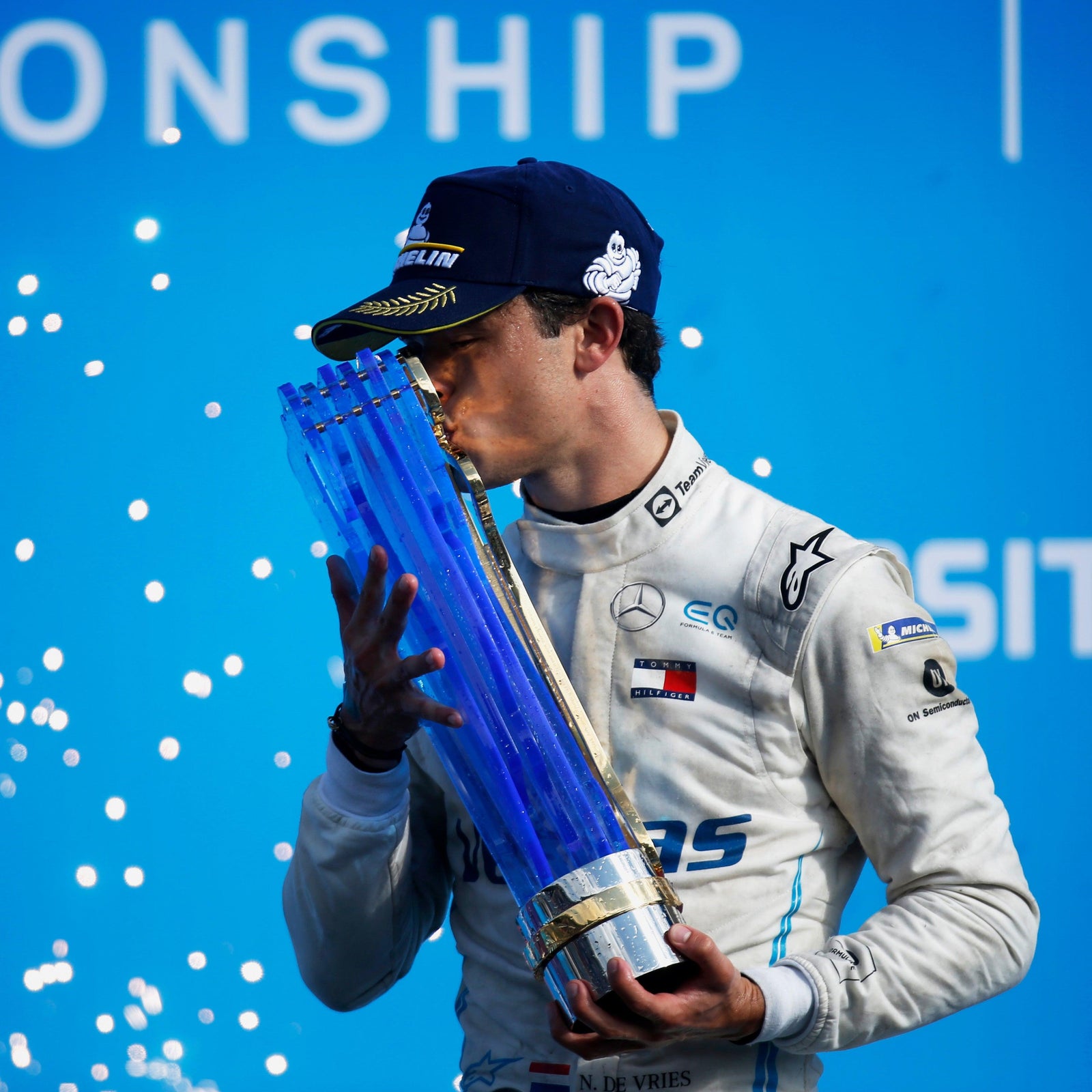 NYCK DE VRIES CORONED 2021 Campeón de la Fórmula E en el final de la temporada en Alemania