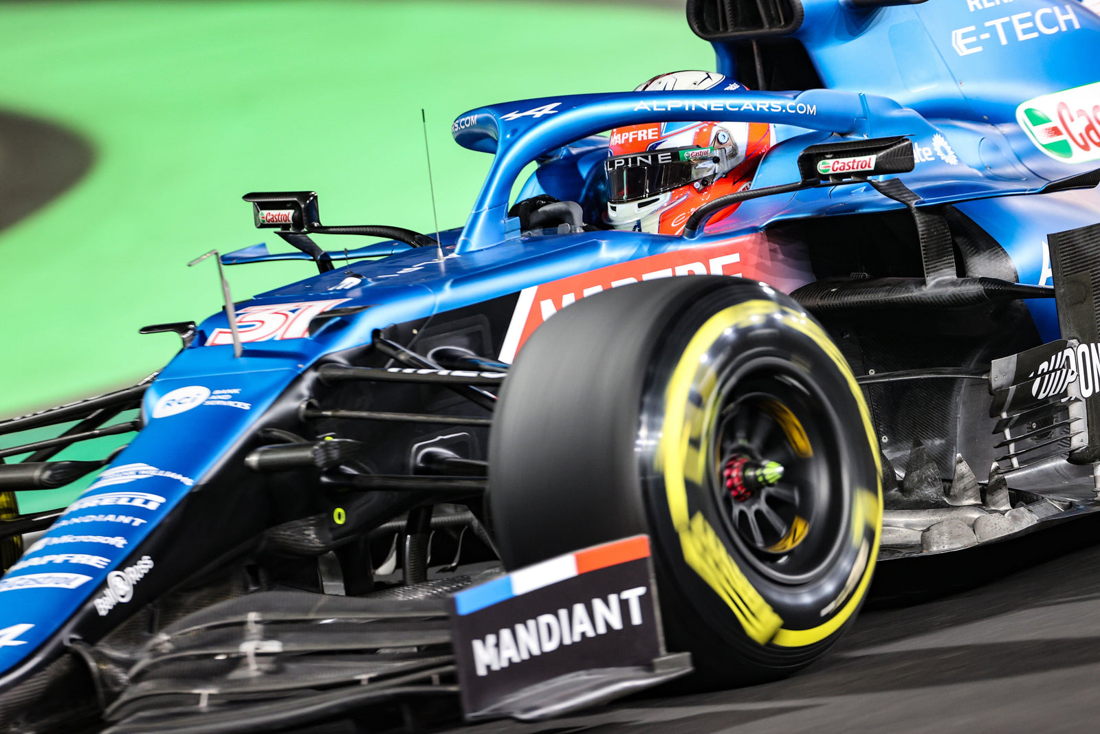 Esteban Ocon brilla bajo los reflectores en el Gran Premio de Arabia Saudita inaugural en Jeddah en Jeddah