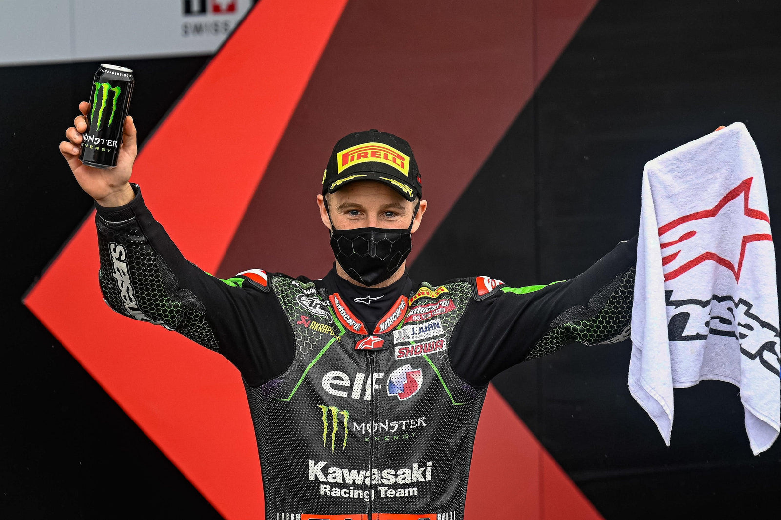 JONATHAN REA BRILLA EN LA PISTA MOJADA DE MAGNY COURS Y GANA LA SUPERPOLE DEL WSBK; MICHAEL VAN DER MARK TERCERO