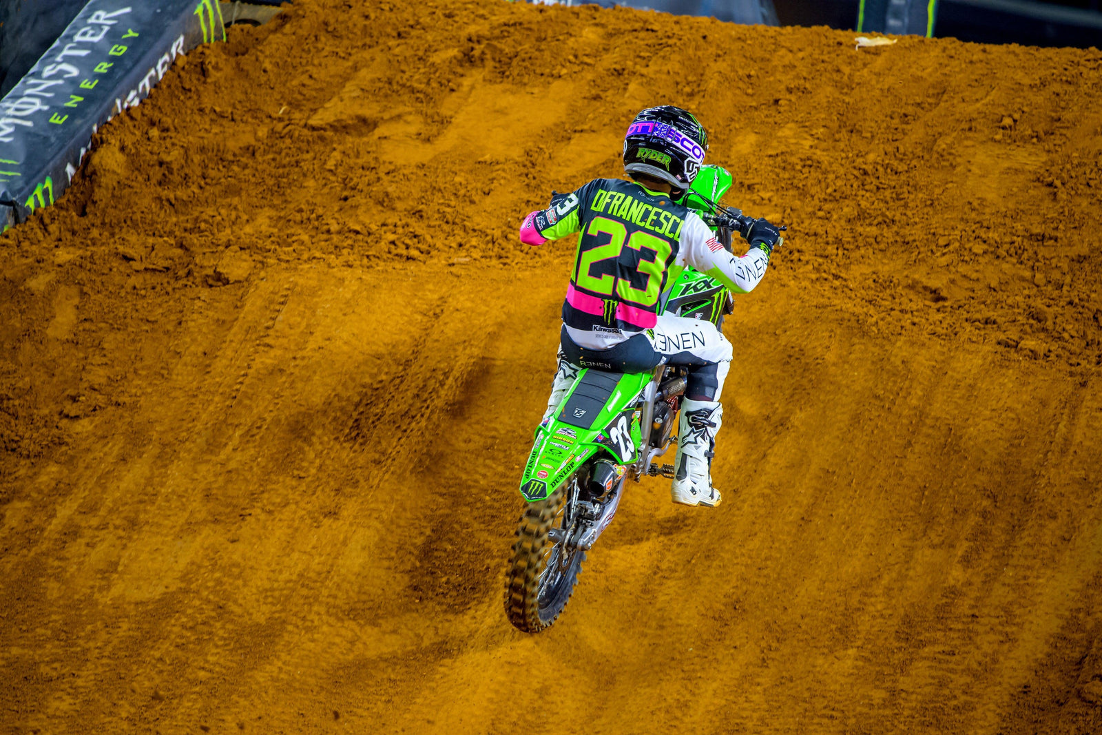 Ryder de alto vuelo DiFrancesco Powers a 250SX Futures Victoria en Arlington