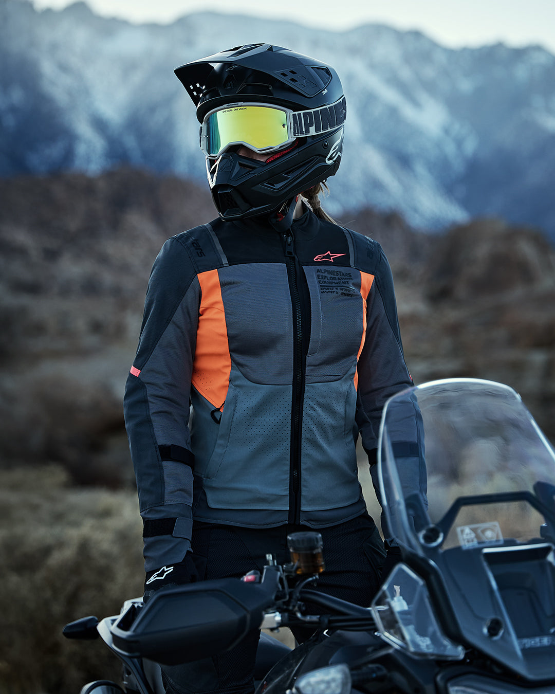 Equipo esencial para viajes en moto adventure de larga distancia