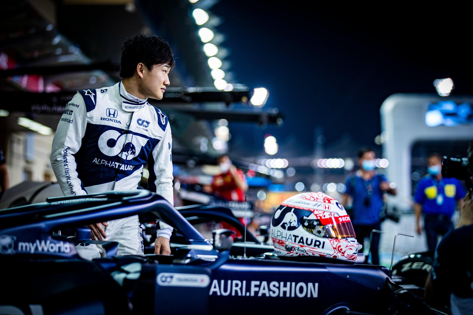 Conductores de alpinestars en el corazón de la acción en el dramático clímax de la F1 en el circuito Yas Marina, Abu Dhabi