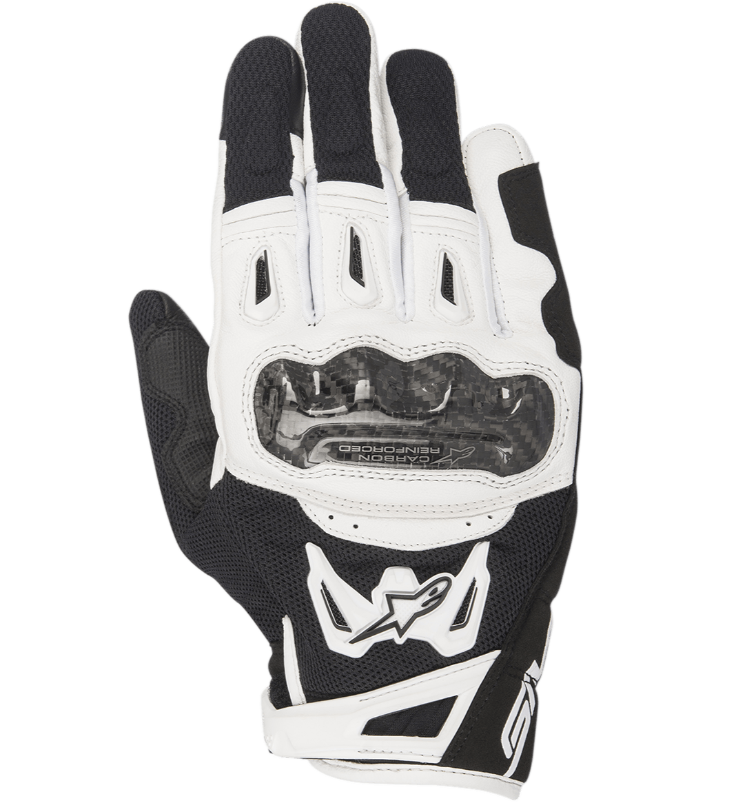 Guantes Alpinestars SMX-2 Air Carbon V2, guantes de moto, negros y blancos, con protector de nudillos reforzado con fibra de carbono, paneles de malla técnica 3D para ventilación, construcción de cuero y textil, diseño de puño corto con logo de Alpinestars en blanco