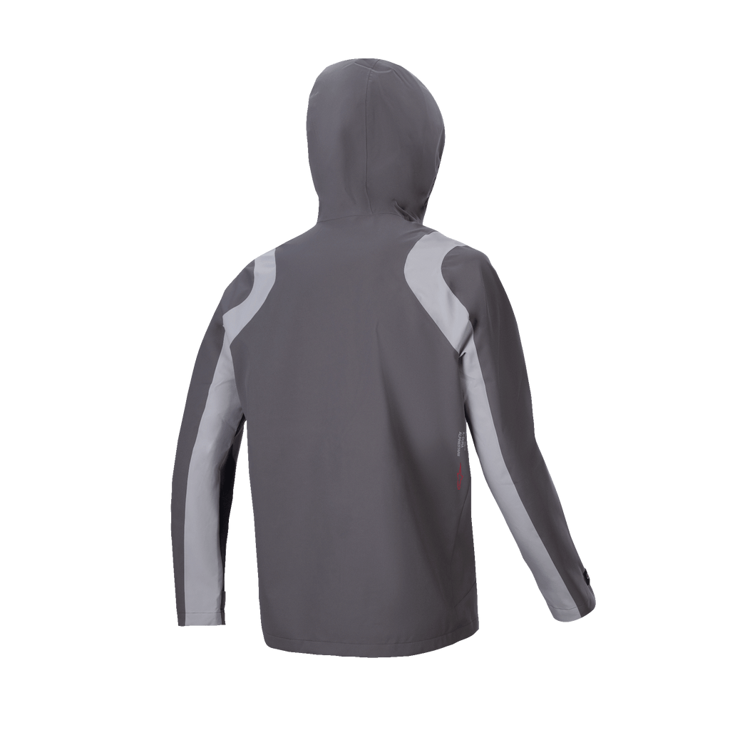 Chaqueta impermeable Alpinestars A-Dura, chaqueta de lluvia para bicicleta de montaña, color titanio oscuro y gris, vista trasera con la capucha puesta, con paneles curvos en color gris claro en hombros y mangas, diseño técnico para ciclismo en climas húmedos.
